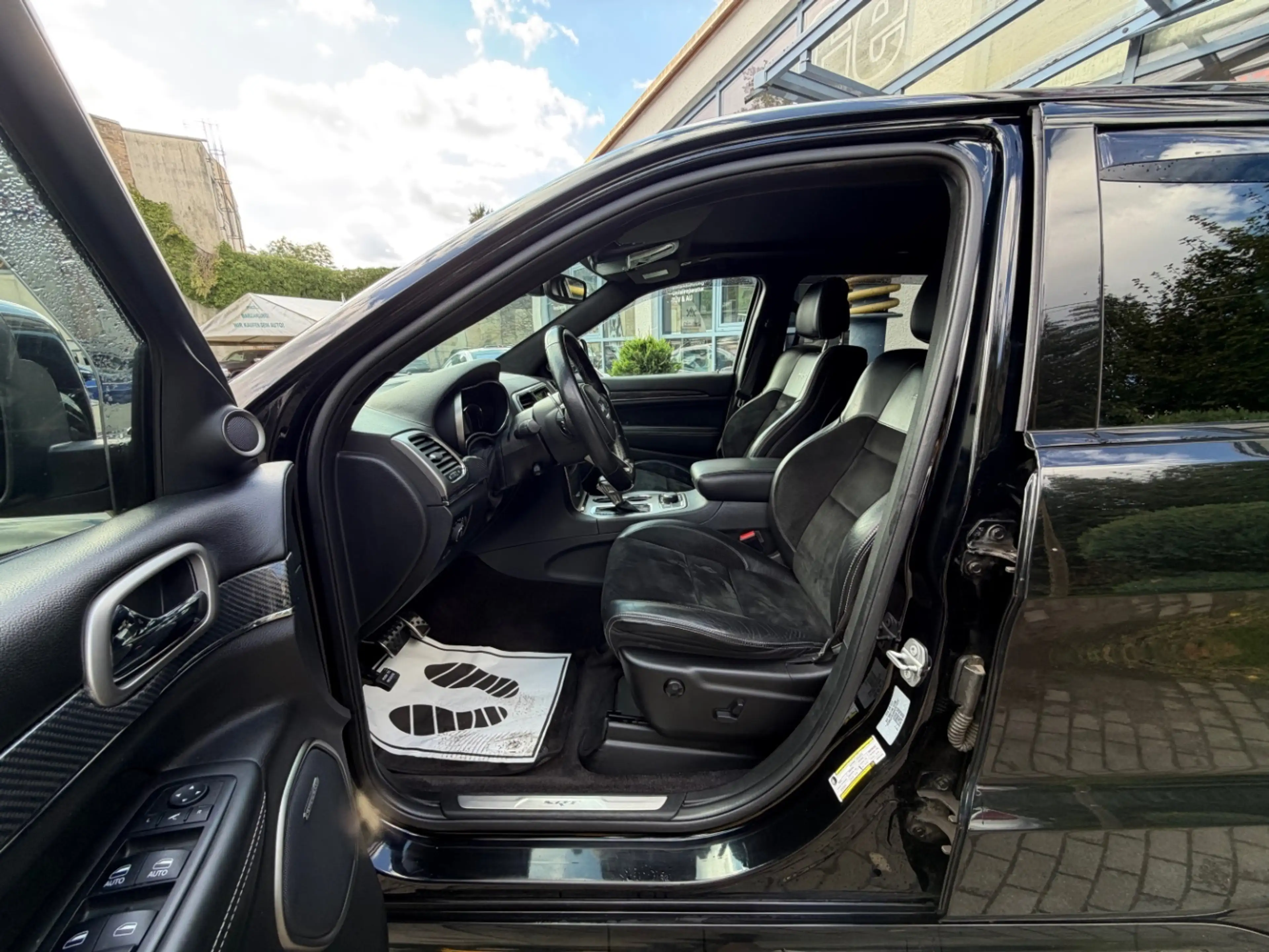 Jeep Grand Cherokee 6,4 SRT Leder"Navi"AHK"LED — photo 10