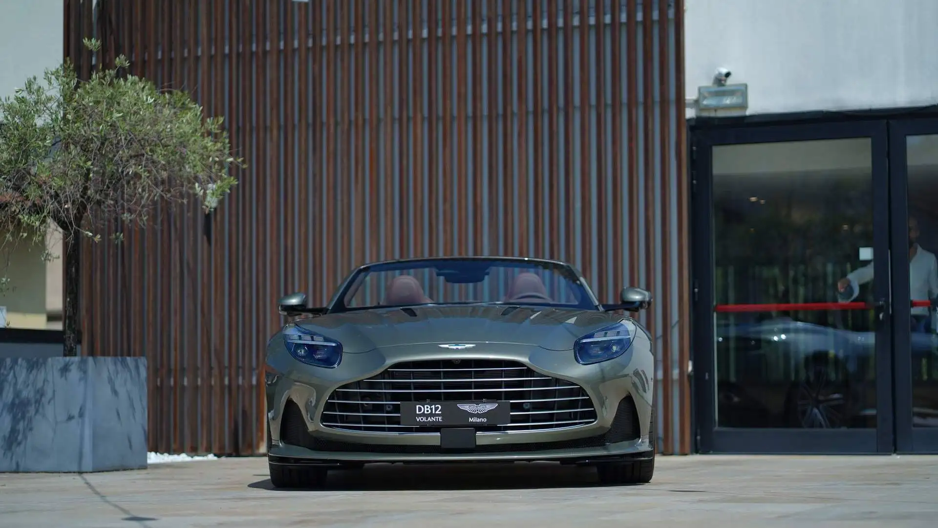 Aston Martin DB12 V8 VOLANTE 26MY Сірий - 2