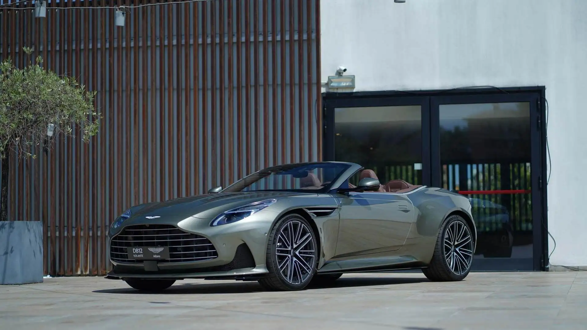 Aston Martin DB12 V8 VOLANTE 26MY Сірий - 1