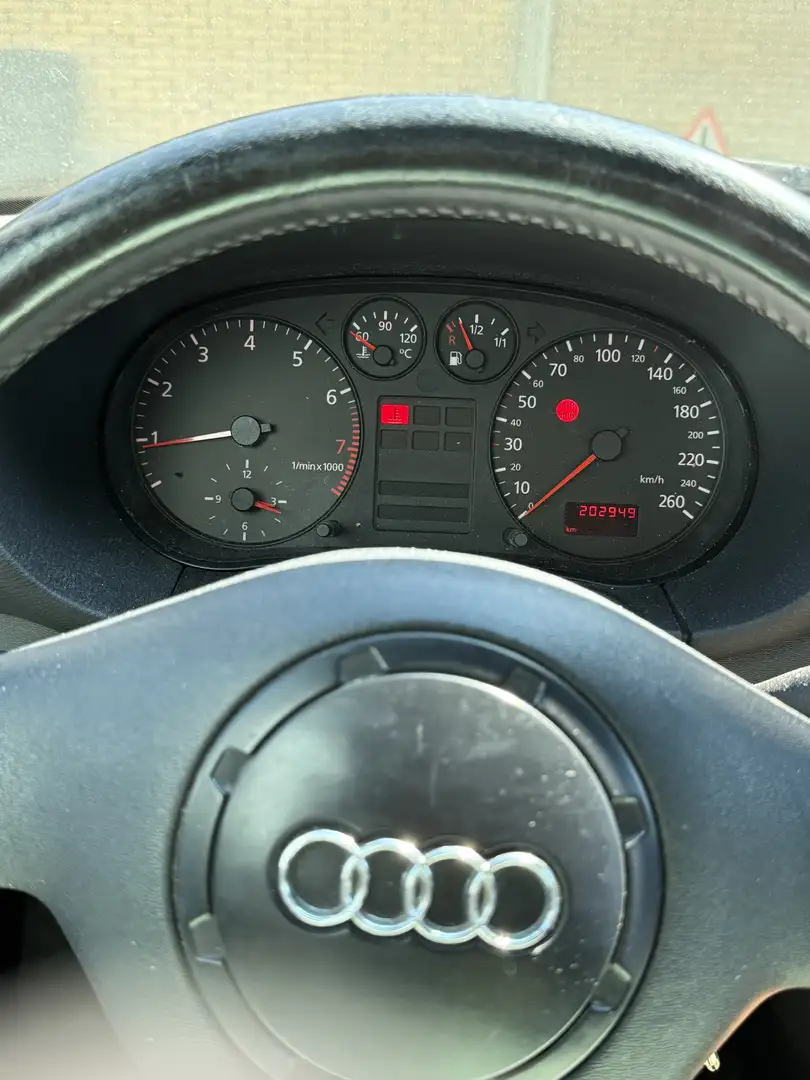Audi A3 1.6 Ambiente - 2