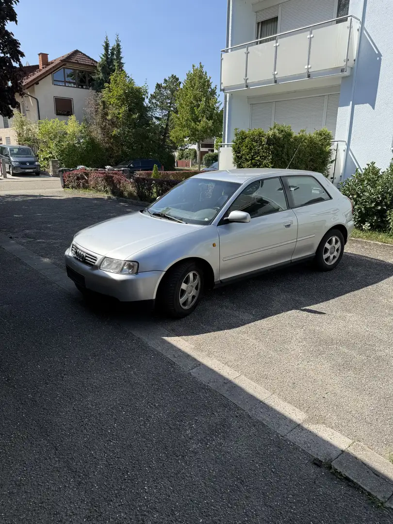 Audi A3 1.6 Ambiente - 1