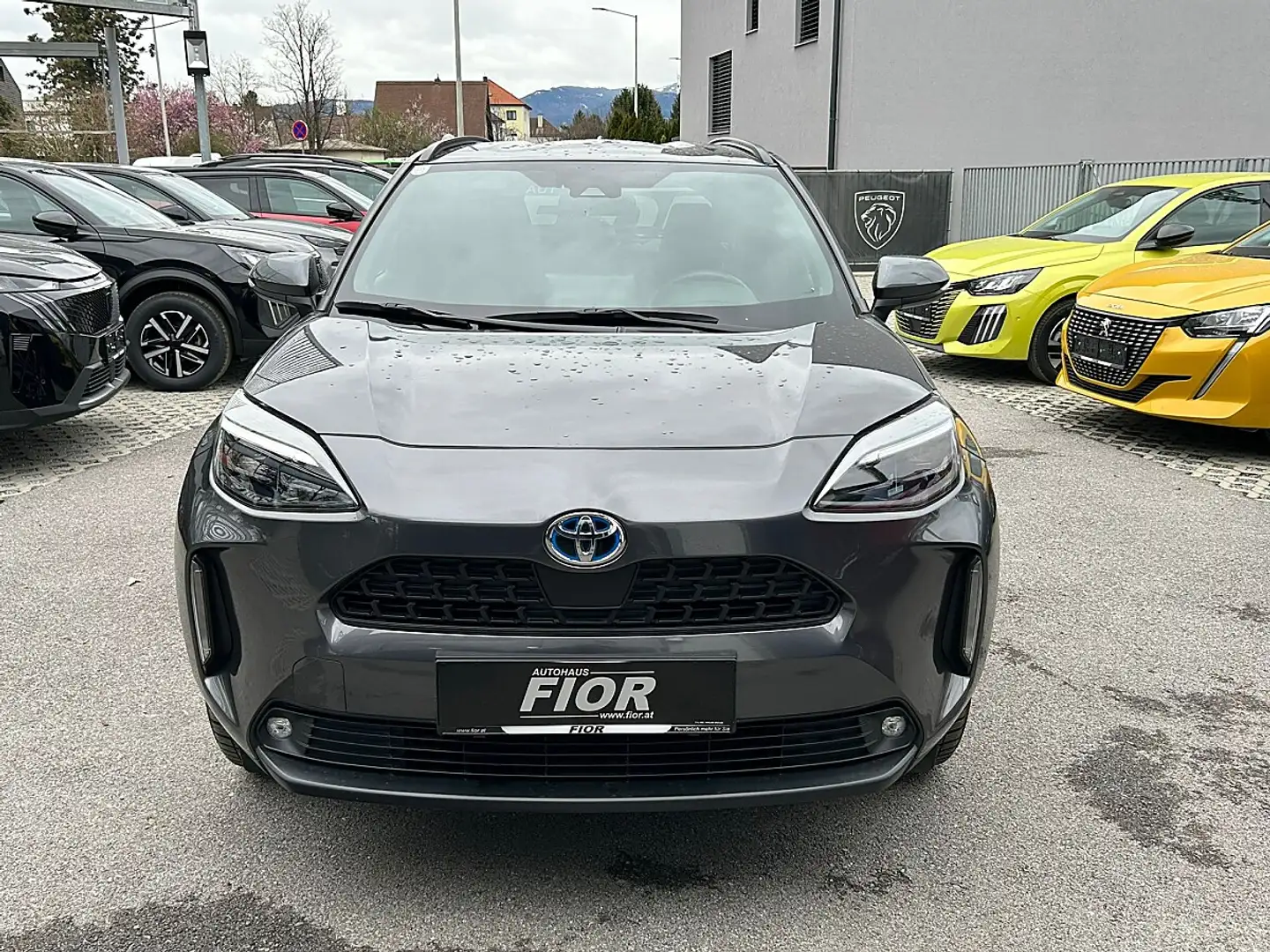 Toyota Yaris Cross 1,5 VVT-i Hybrid Active Drive Aut. Grau - 2