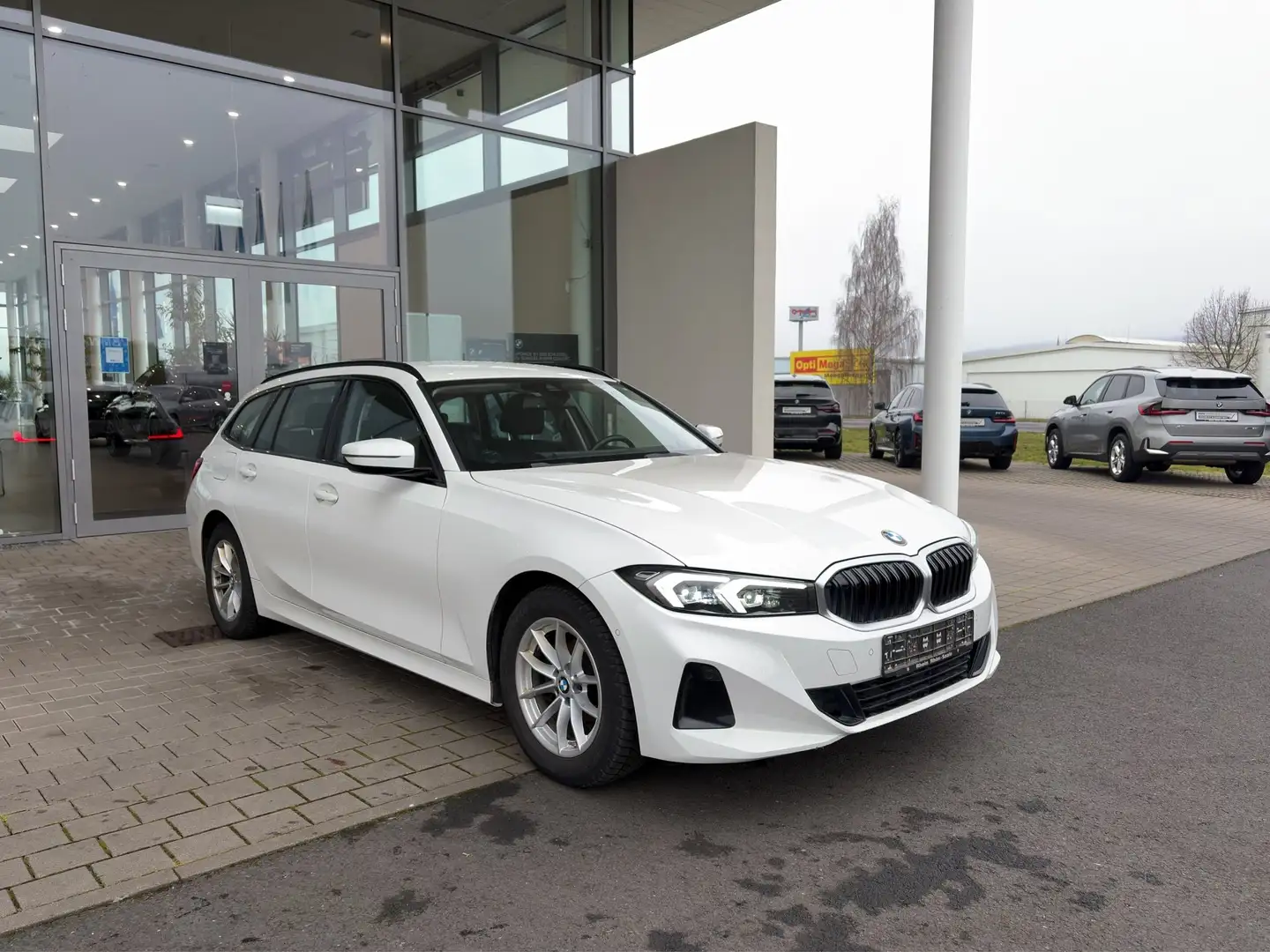 BMW 318 d Touring Navi.ParkA.Tempom.DAB.SH.AHK. Weiß - 2