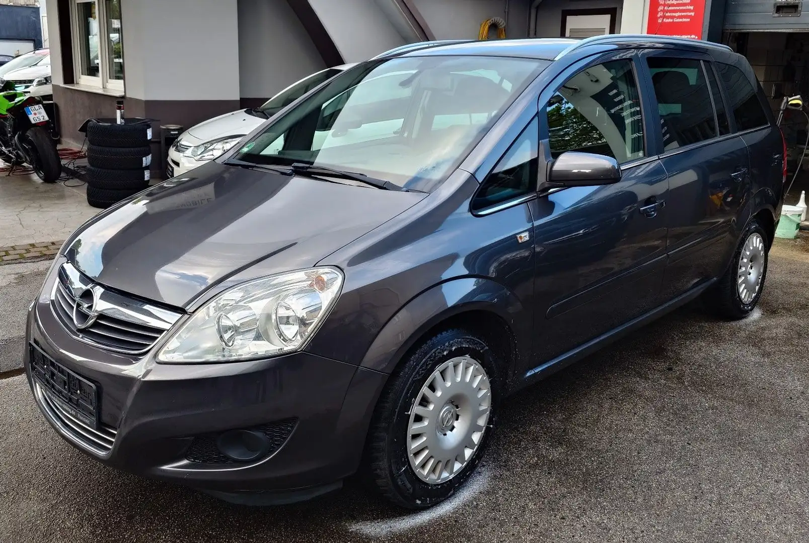 Opel Zafira B Edition 1.6i KLIMA/TEMPOMAT/7SITZE/ZV Gris - 2