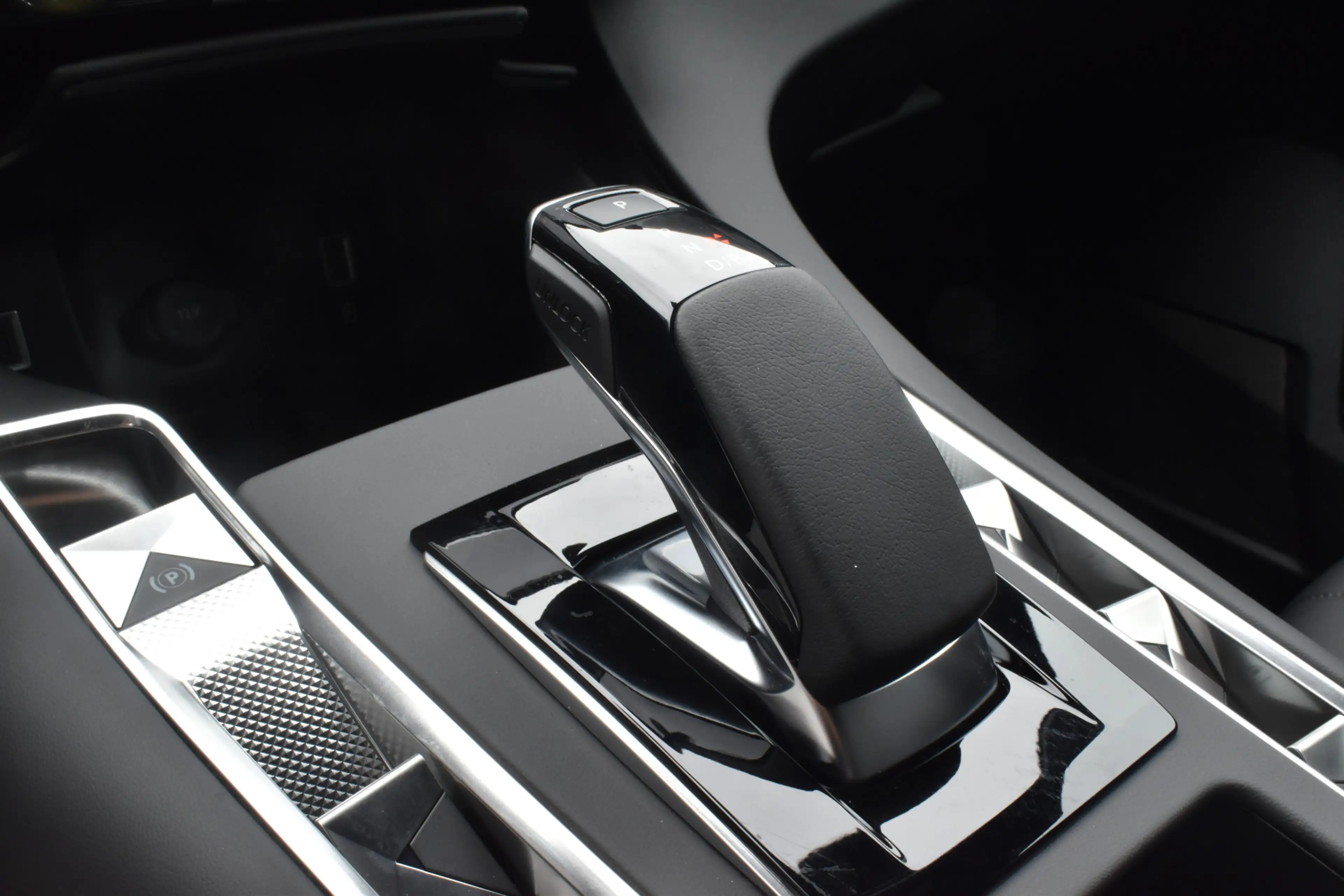 DS Automobiles DS 7 PHEV 300 4x4 Pallas Leder | Panoramadak | Pack Tec — photo 26
