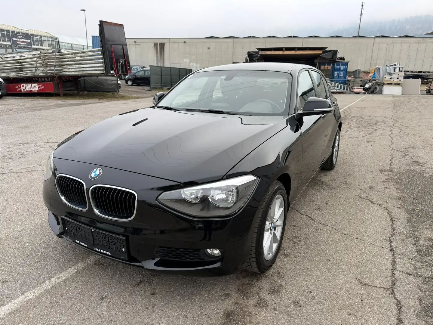 BMW 114 114 i Schwarz - 2