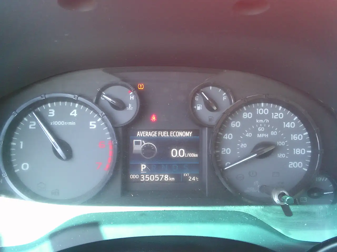 Toyota Tundra снимка Toyota Tundra