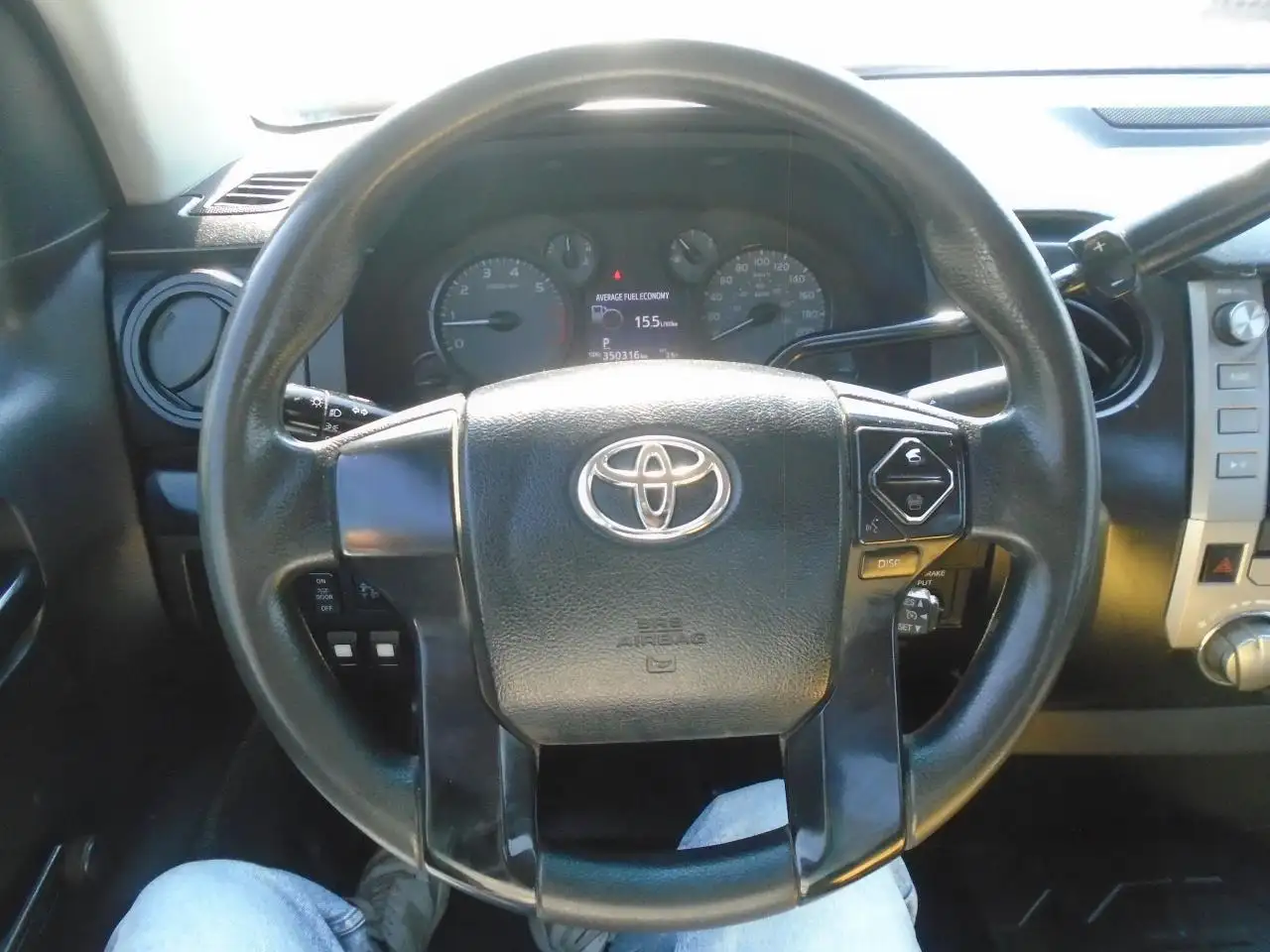 Toyota Tundra снимка Toyota Tundra