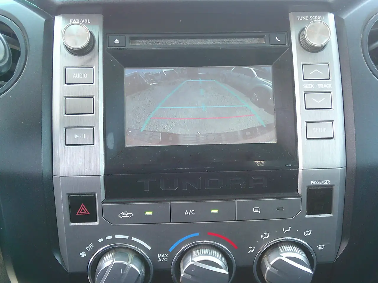 Toyota Tundra снимка Toyota Tundra