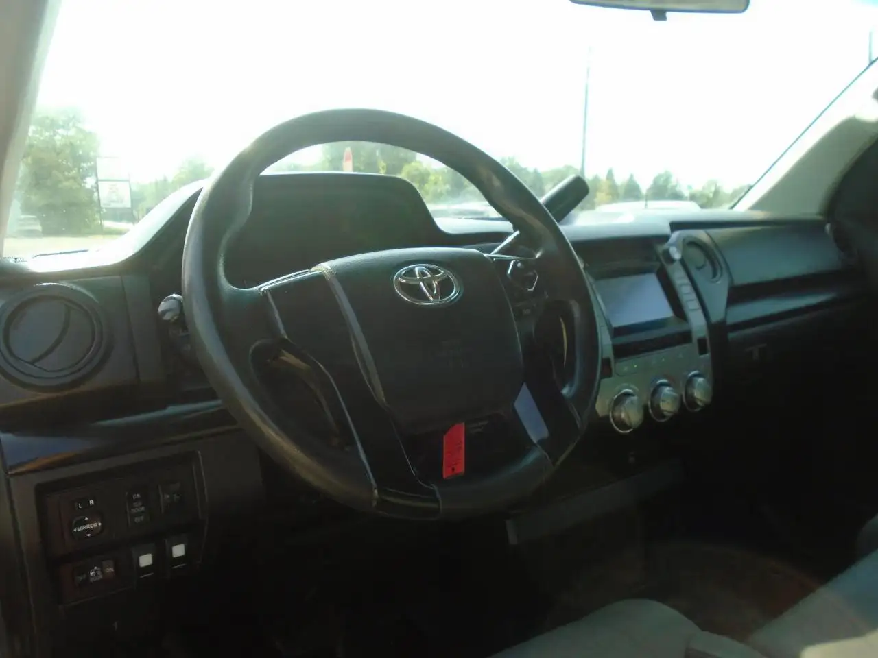 Toyota Tundra снимка Toyota Tundra