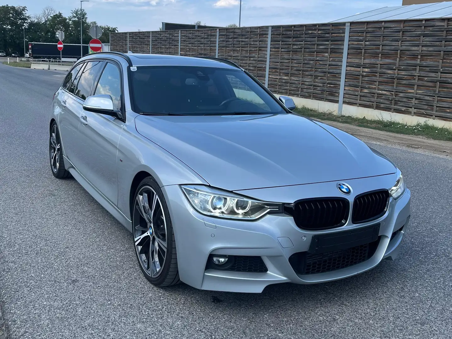 BMW 330 330xd M Paket Silber - 1