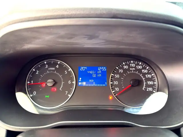 Dacia Duster view 12