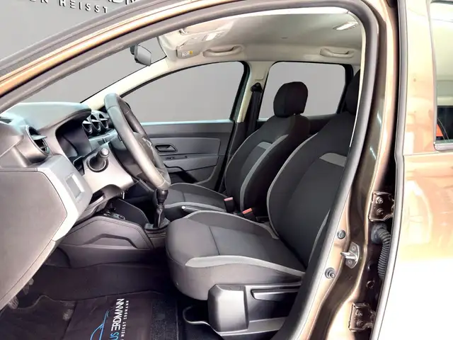 Dacia Duster view 9