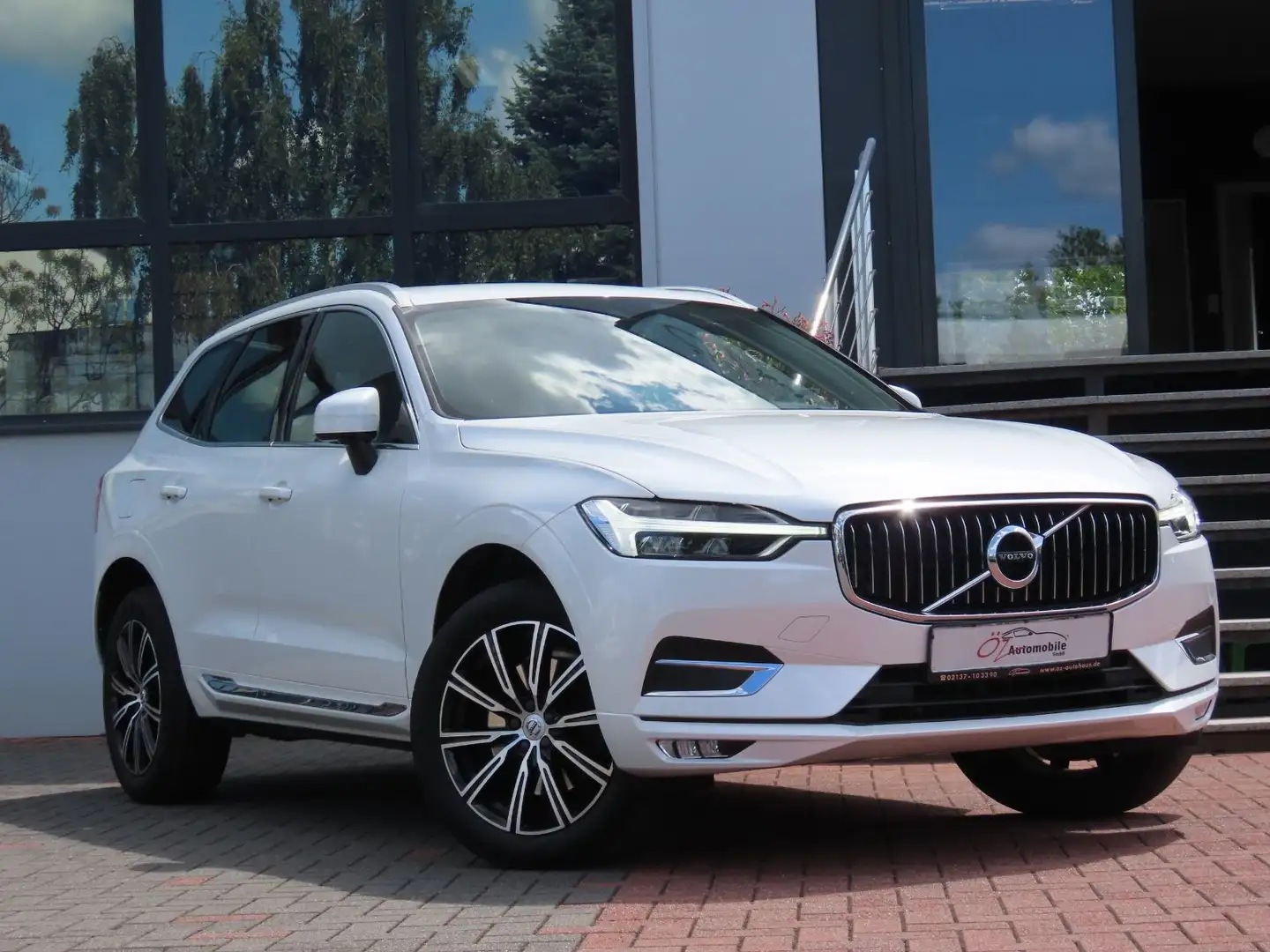 Volvo XC60 B4 D AWD Inscription Geartronic White - 1