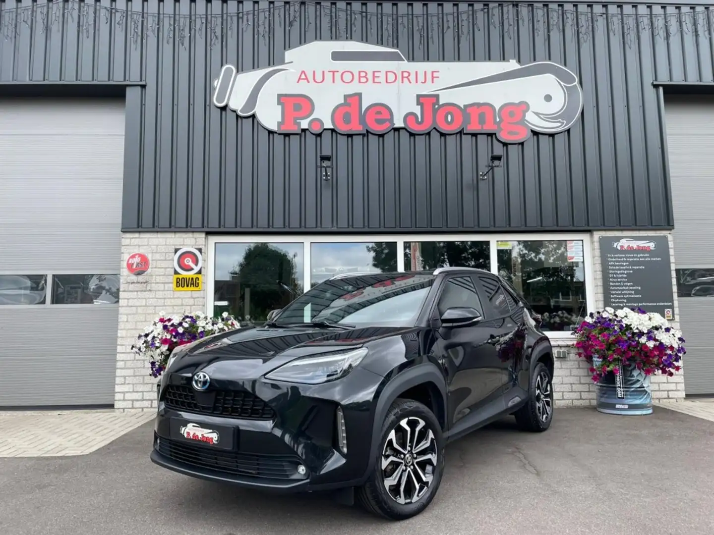 Toyota Yaris Cross 1.5 HYBRID ADVENTURE, Pano, Led, HUD, Camera, ACC, Zwart - 1