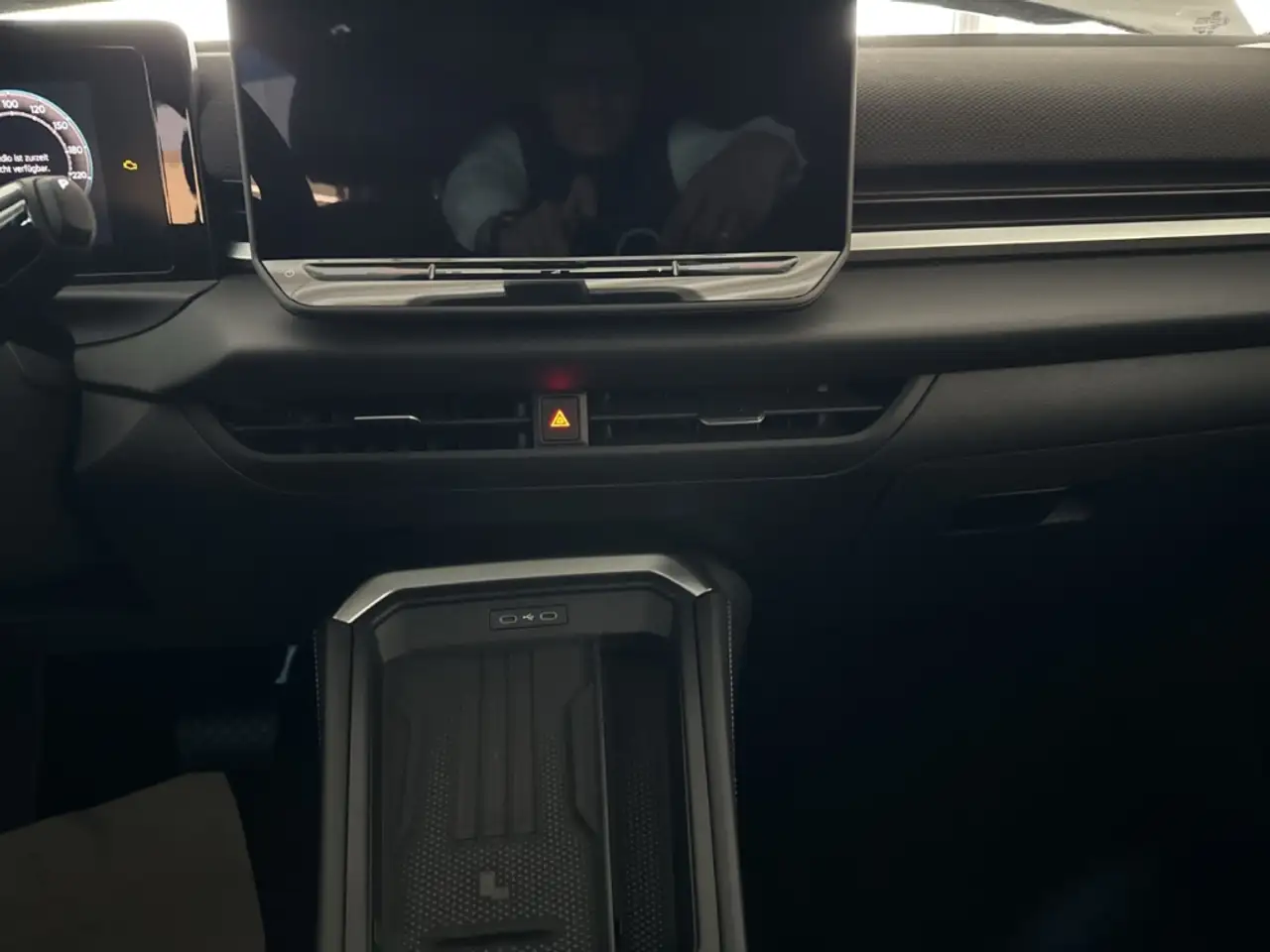 Volkswagen T-Roc Style 1.5 l eTSI DSG HUD El. Panodach Navi 12