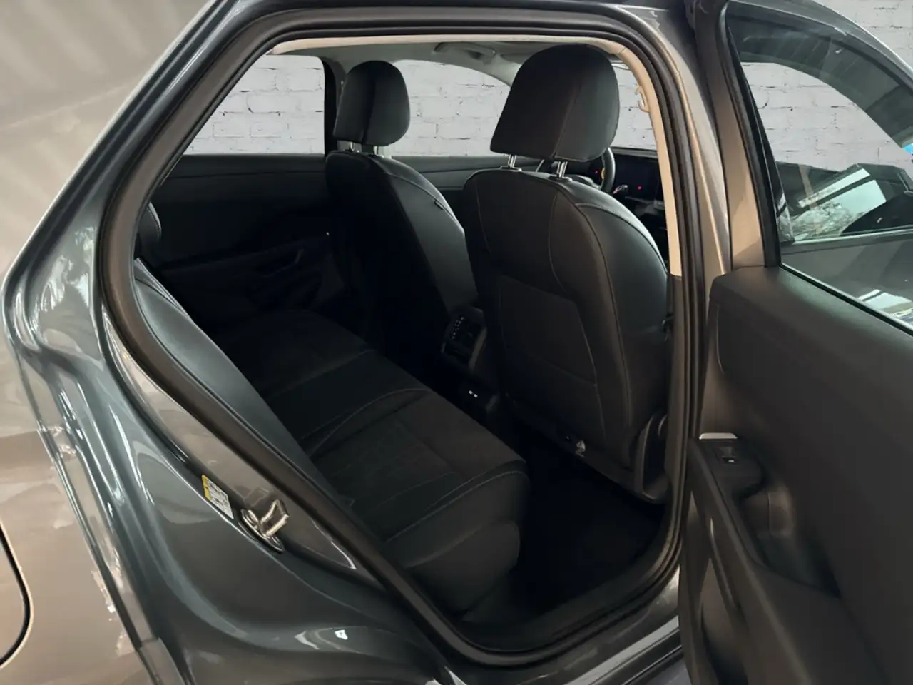 Volkswagen T-Roc Style 1.5 l eTSI DSG HUD El. Panodach Navi 10