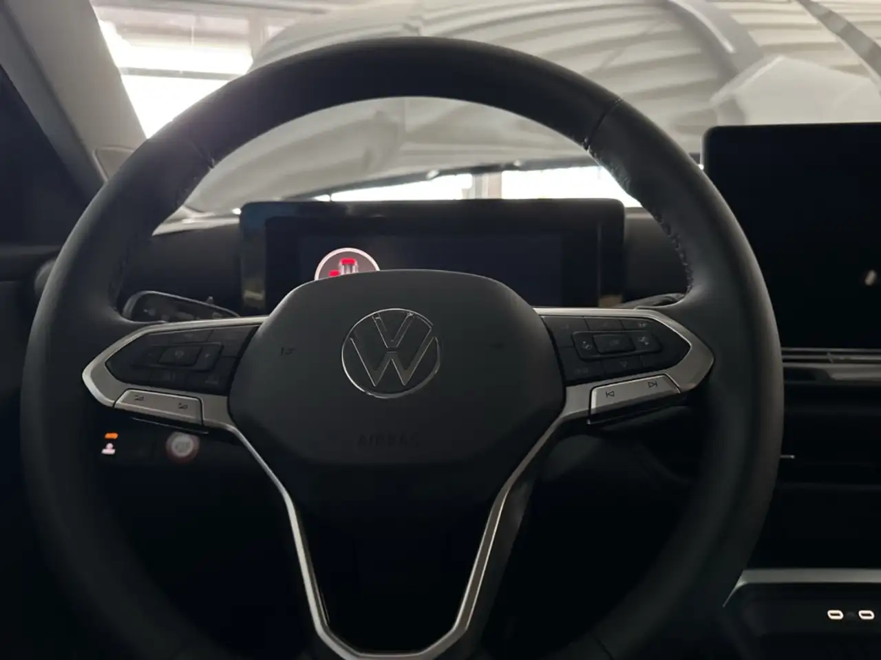 Volkswagen T-Roc Style 1.5 l eTSI DSG HUD El. Panodach Navi 9