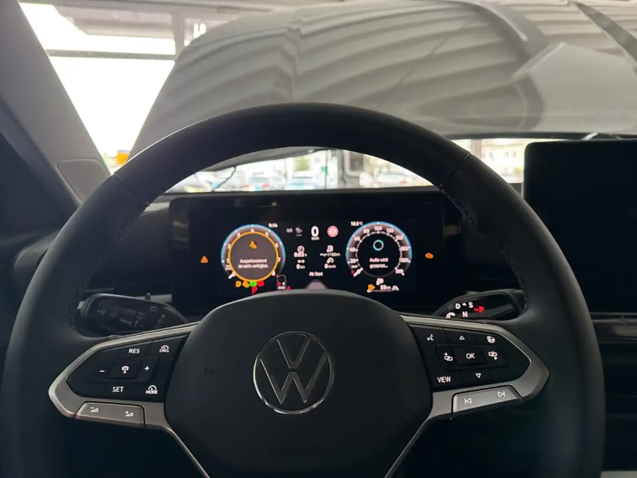 Volkswagen T-Roc Style 1.5 l eTSI DSG HUD El. Panodach Navi 14
