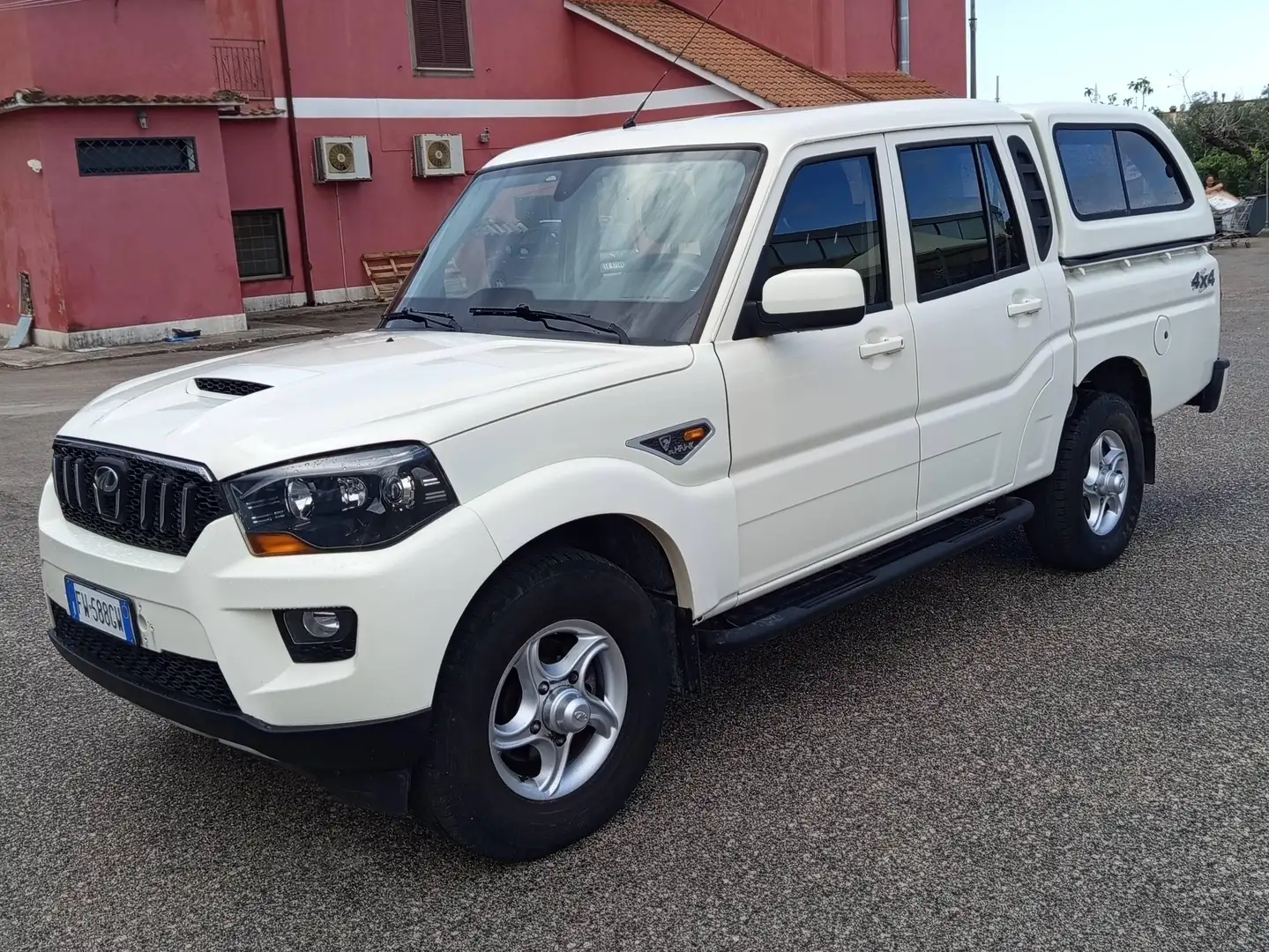 Mahindra Goa Pickup plus, doppia cabina, 4x4, S10, Hard Top Weiß - 1