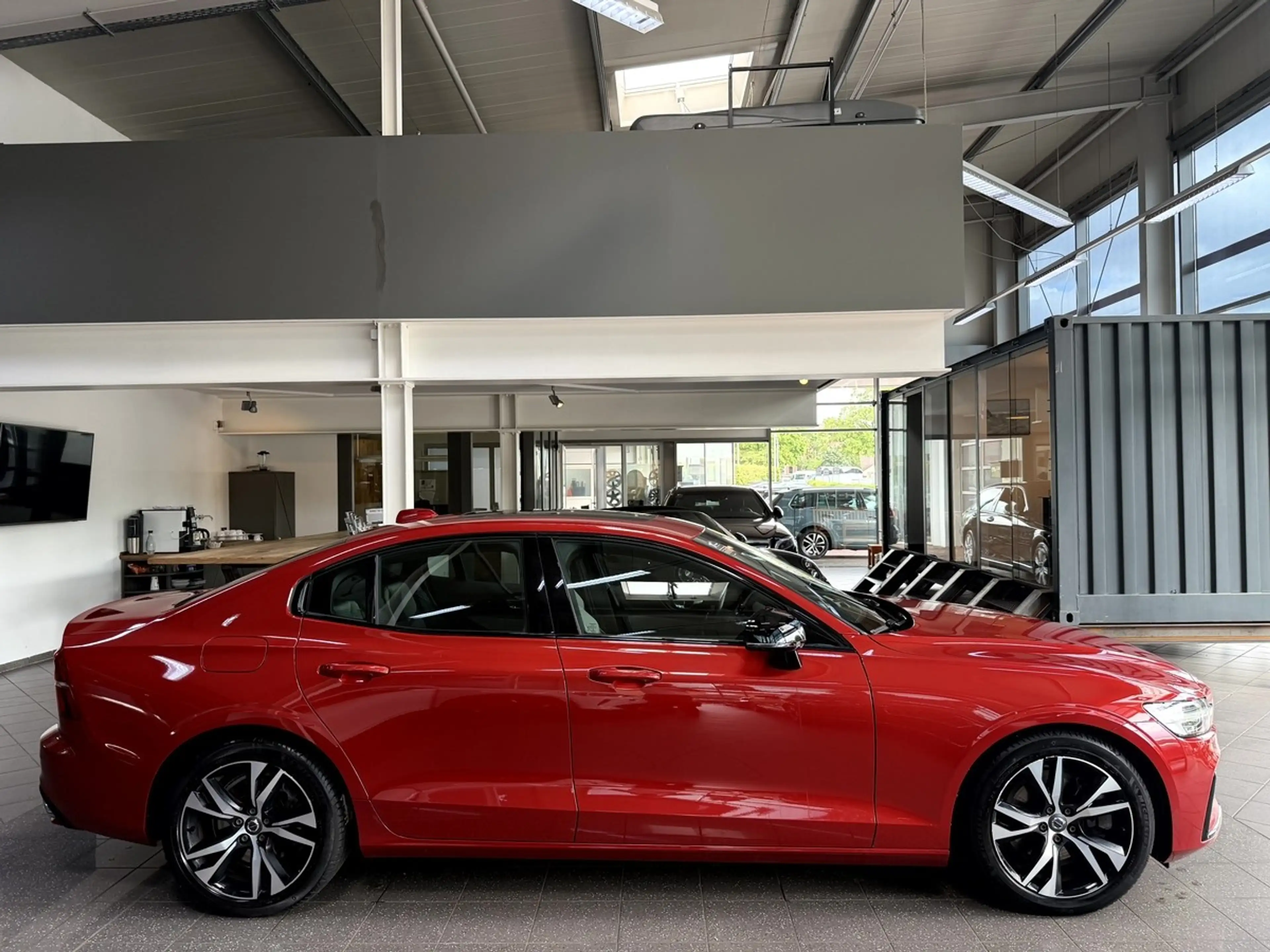 Volvo S60 T8 TwinEngine AWD R Design LED Virtual ACC Pano — photo 4
