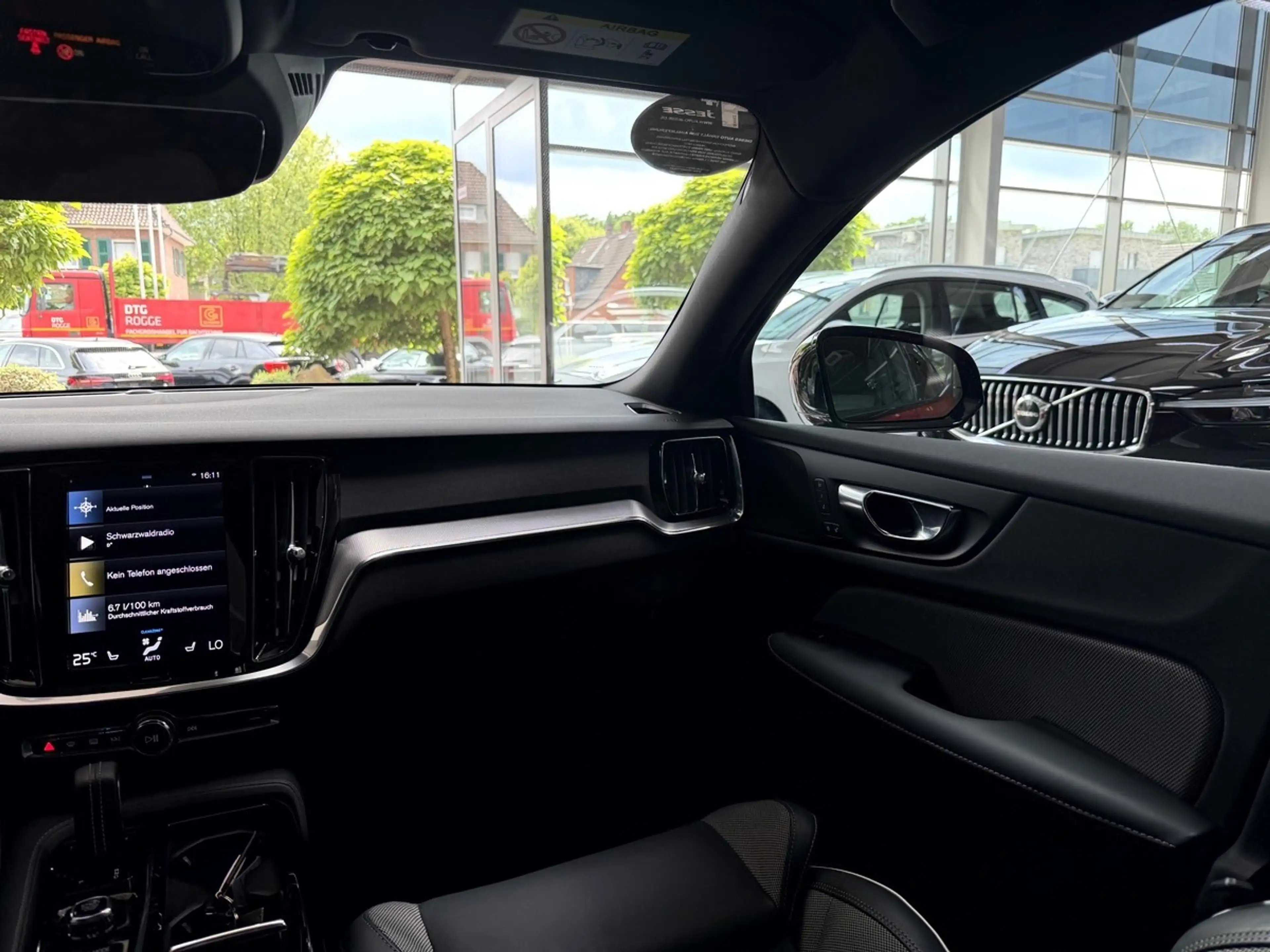 Volvo S60 T8 TwinEngine AWD R Design LED Virtual ACC Pano — photo 15