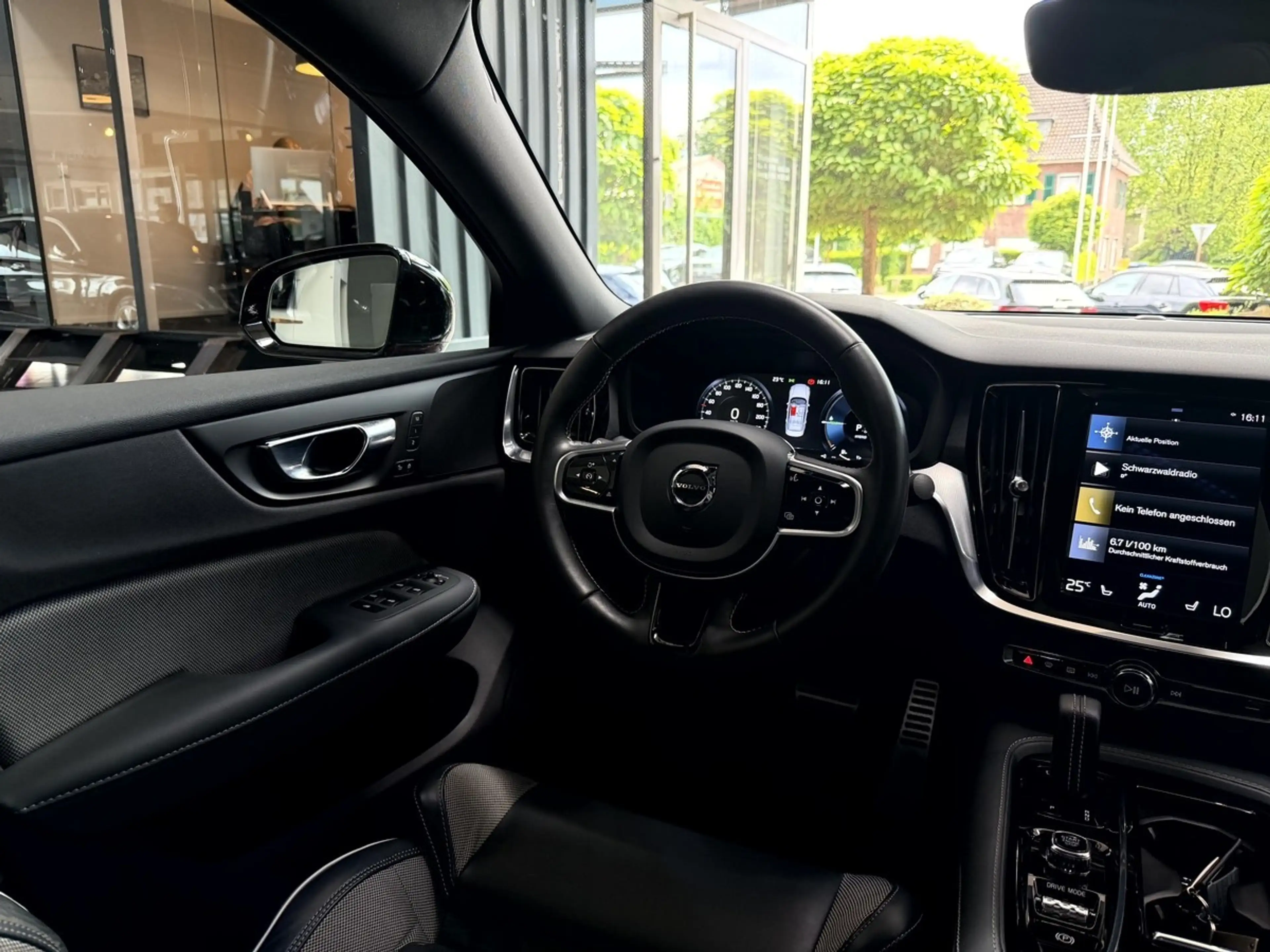 Volvo S60 T8 TwinEngine AWD R Design LED Virtual ACC Pano — photo 14