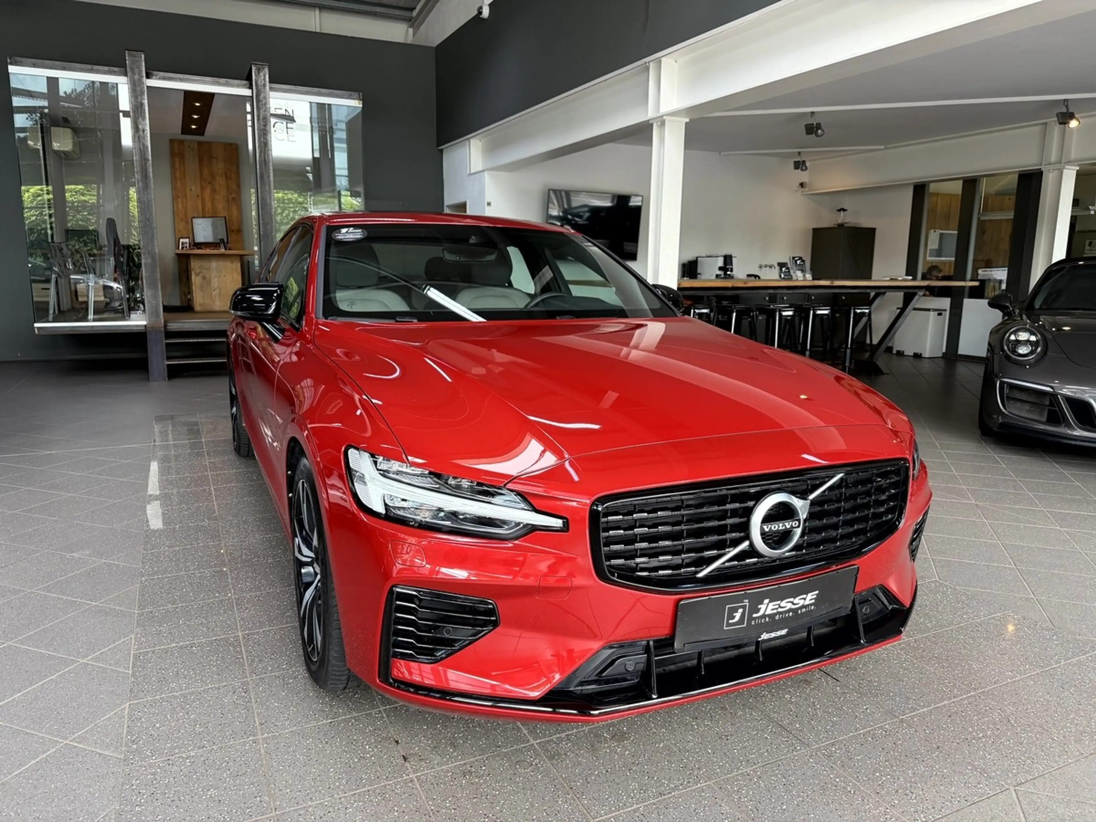 Volvo S60 T8 TwinEngine AWD R Design LED Virtual ACC Pano — photo 3