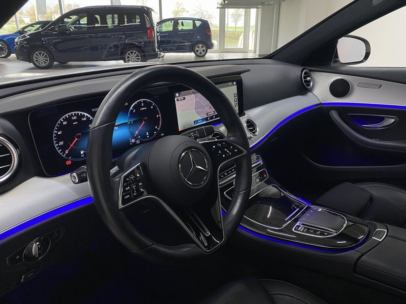 Mercedes-Benz E 400 d 4M AVANTGARDE+DISTR+PANO+AHK+360°+LED — photo 6