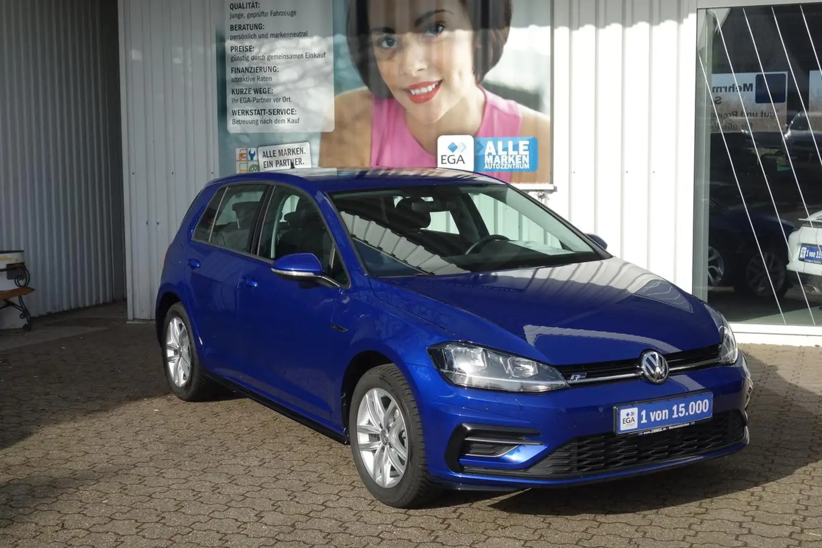 Volkswagen Golf 1.0 TSI COMFL.13TKM *R-LINE-PAKET*SHZG*PDC*ALU*BTH Blau - 2
