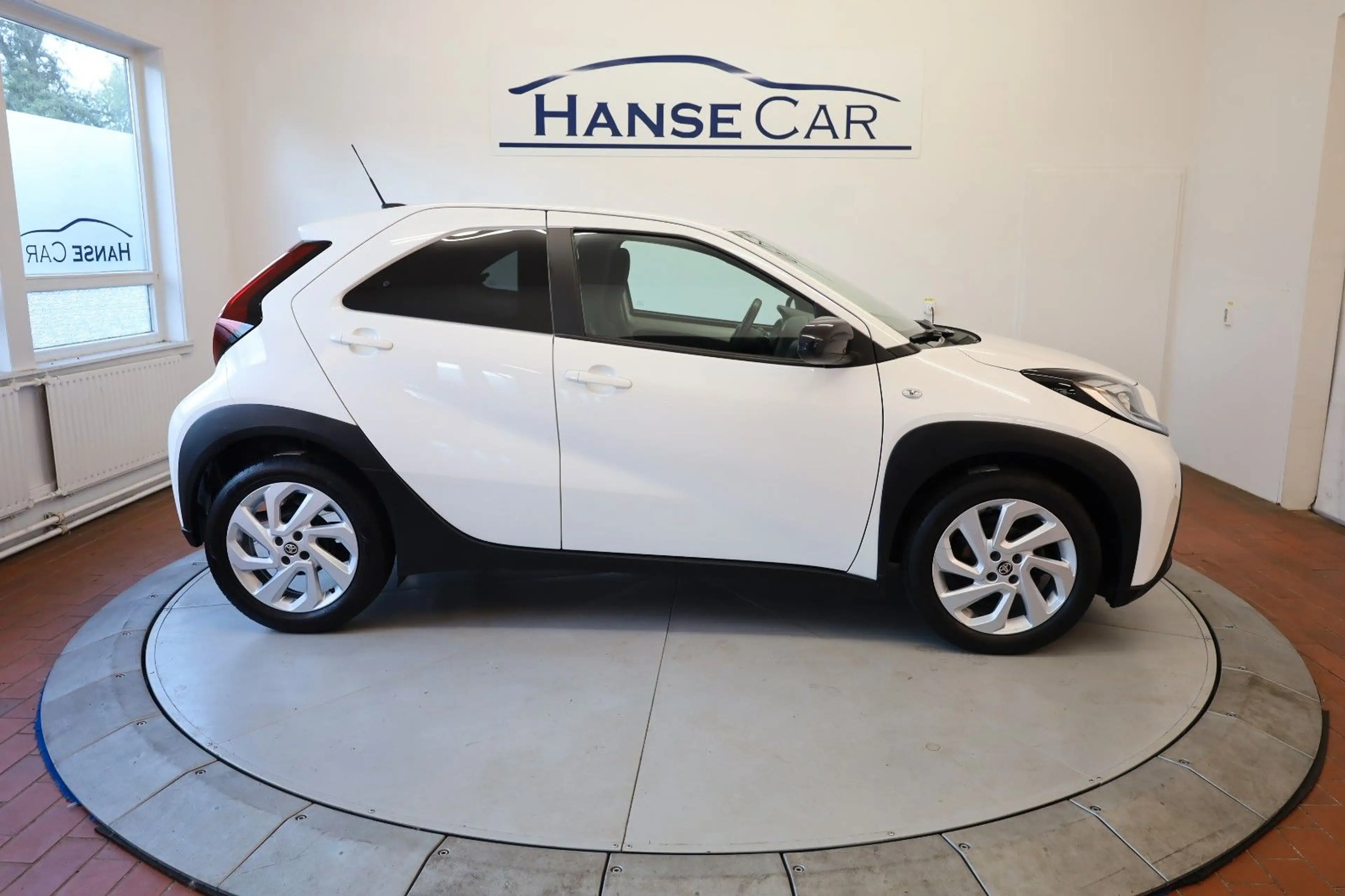 Toyota Aygo X / PDC / R.Kamera / LED / Garantie ! — photo 6