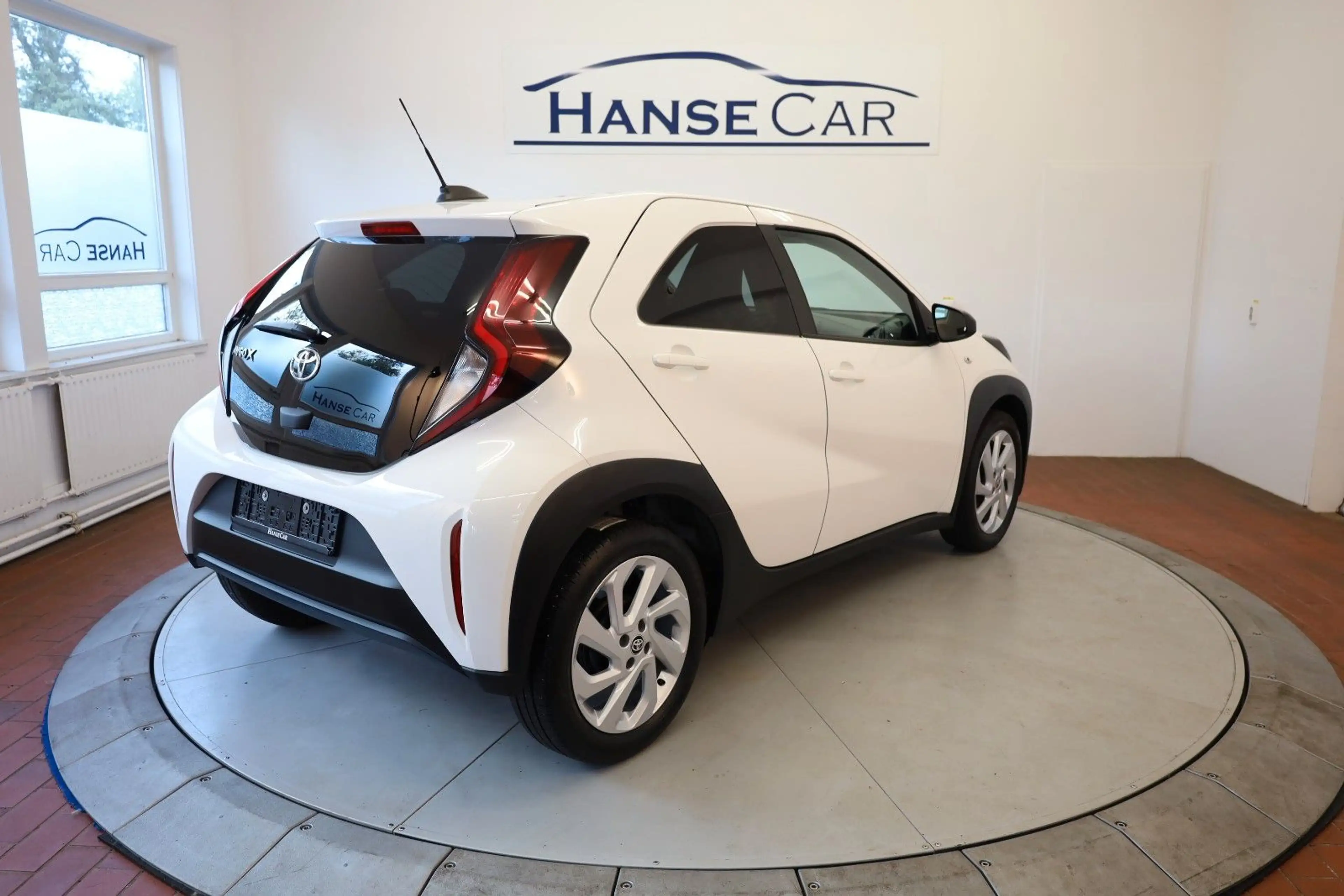 Toyota Aygo X / PDC / R.Kamera / LED / Garantie ! — photo 3