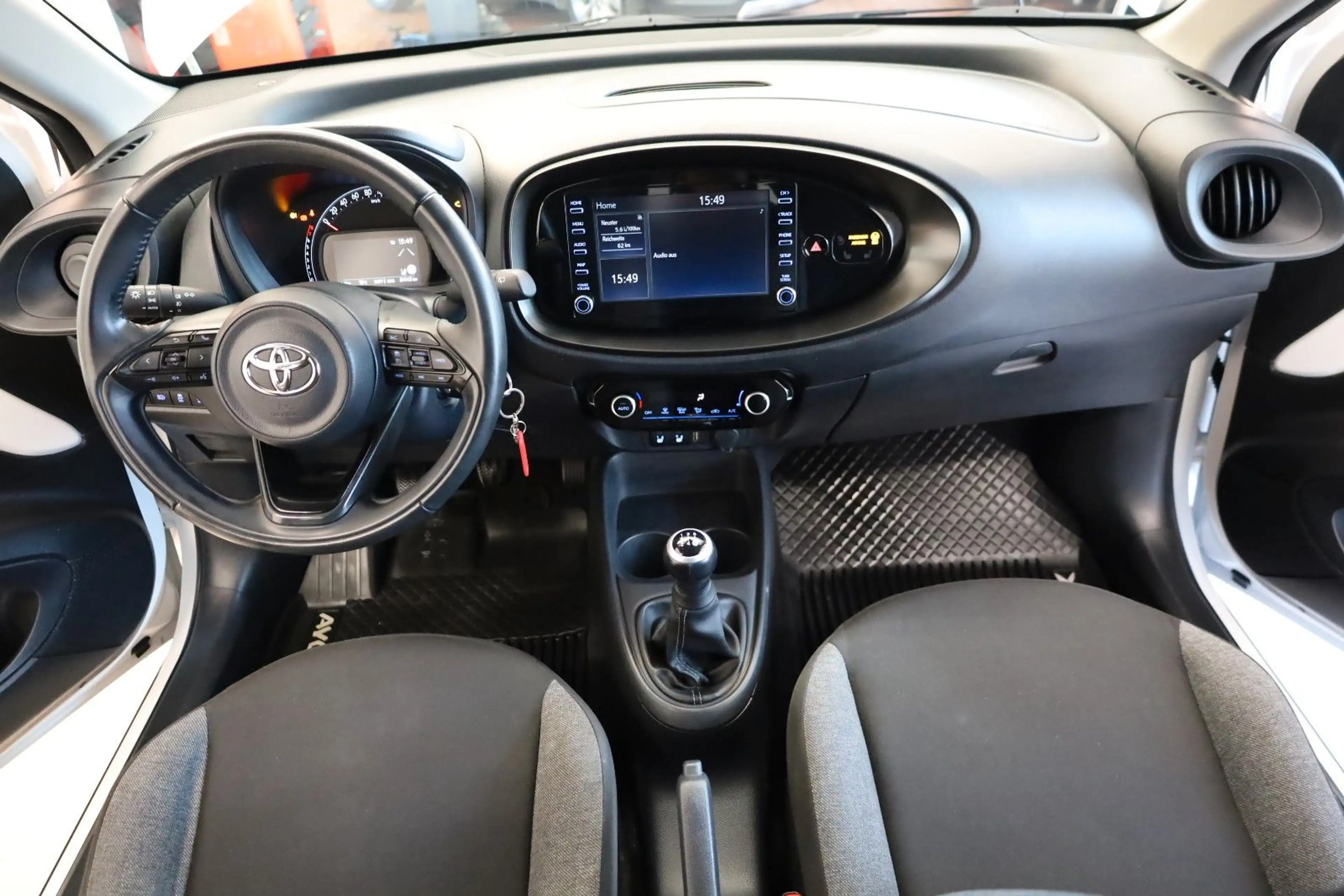 Toyota Aygo X / PDC / R.Kamera / LED / Garantie ! — photo 11