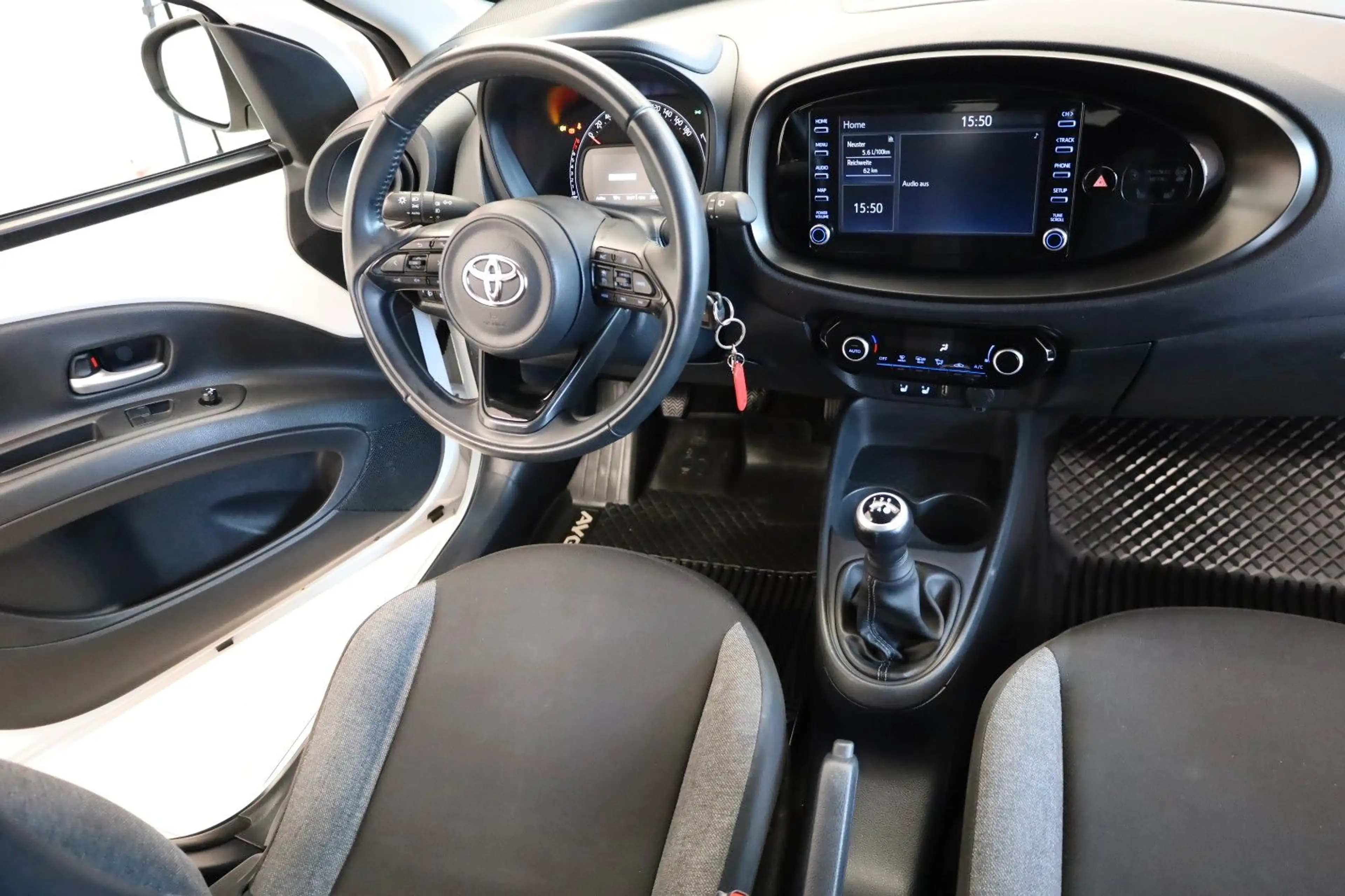 Toyota Aygo X / PDC / R.Kamera / LED / Garantie ! — photo 12