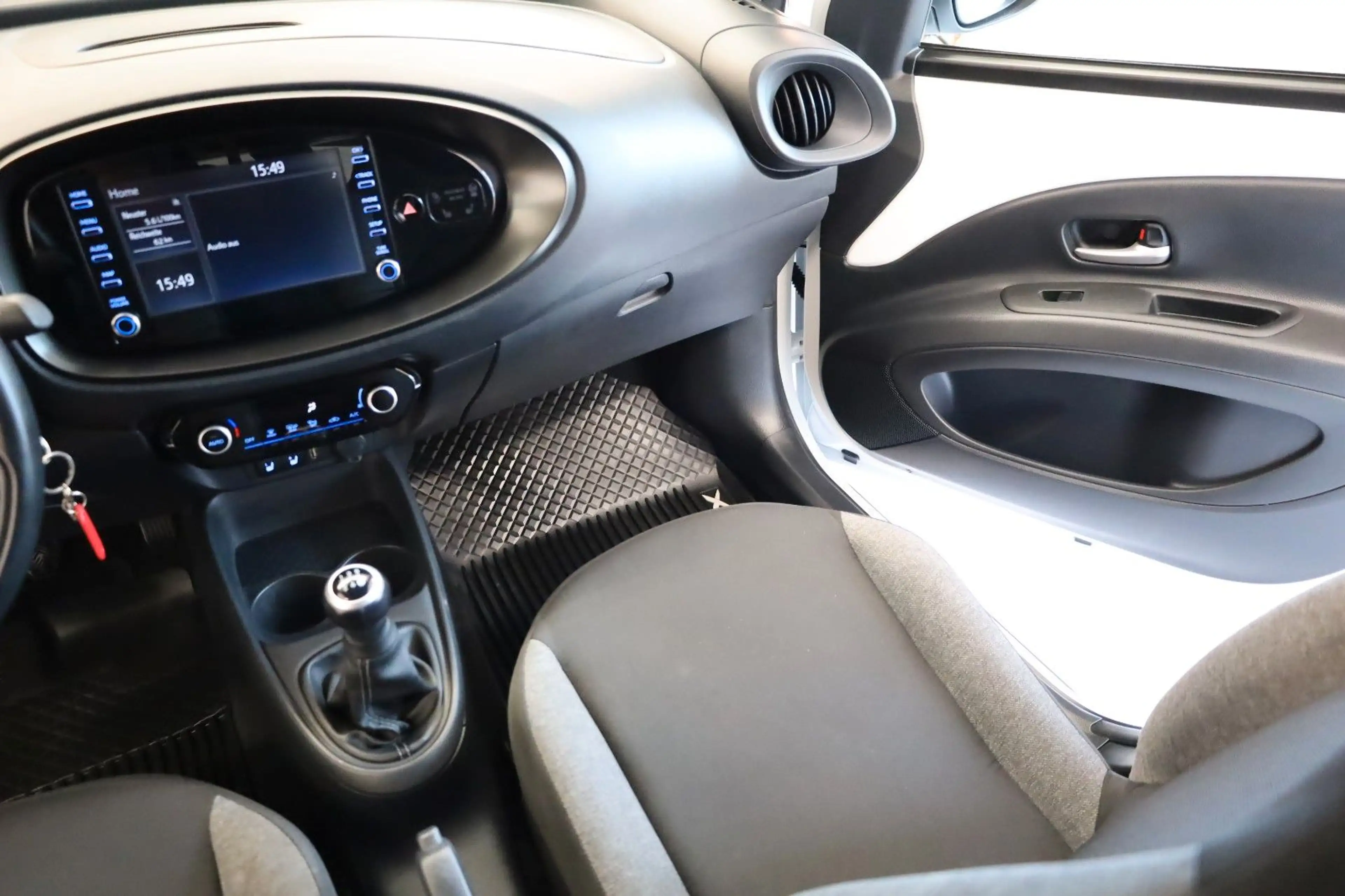 Toyota Aygo X / PDC / R.Kamera / LED / Garantie ! — photo 13