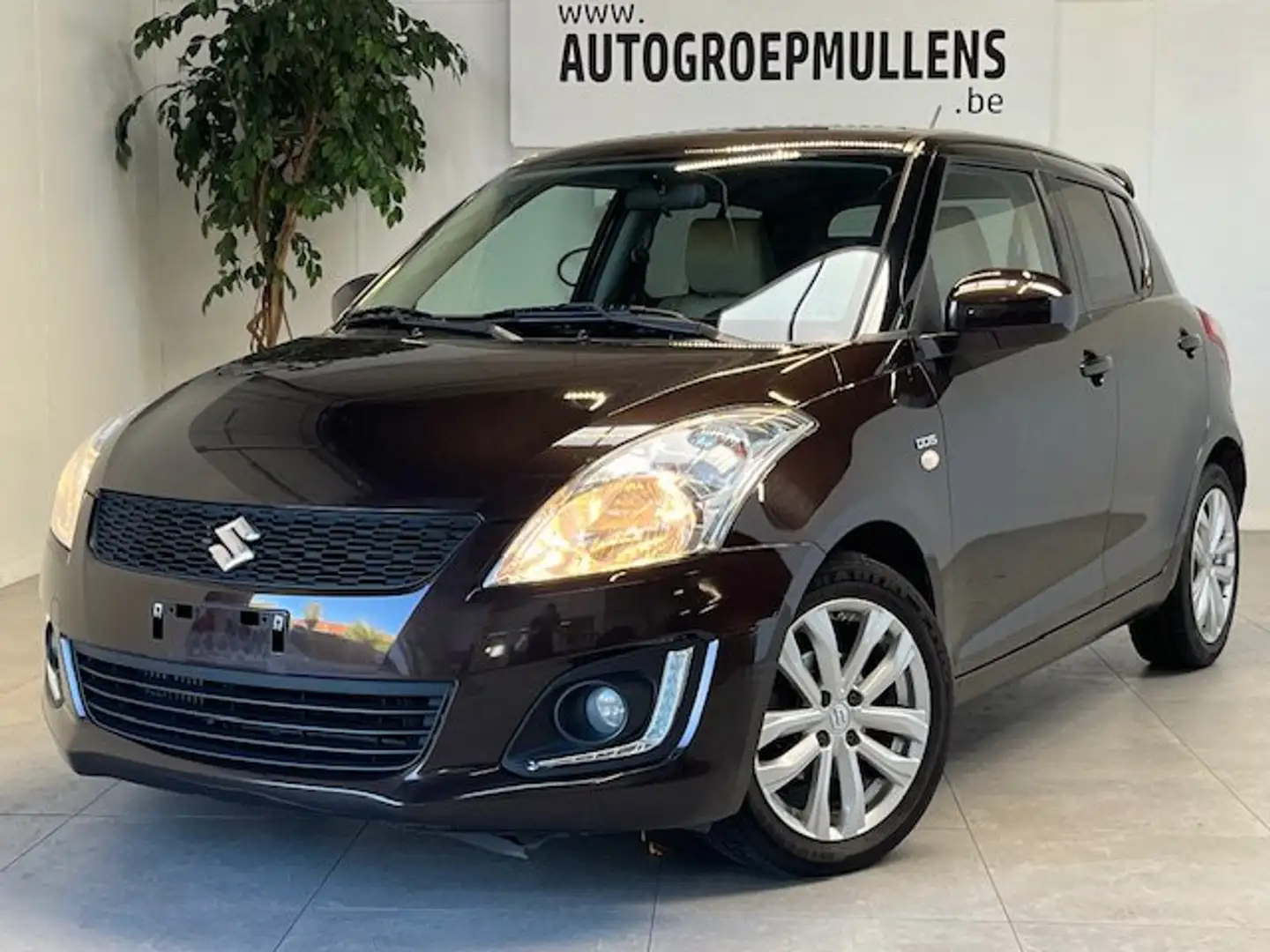 Suzuki Swift DDiS Grand Luxe @ttraction Marrón - 1