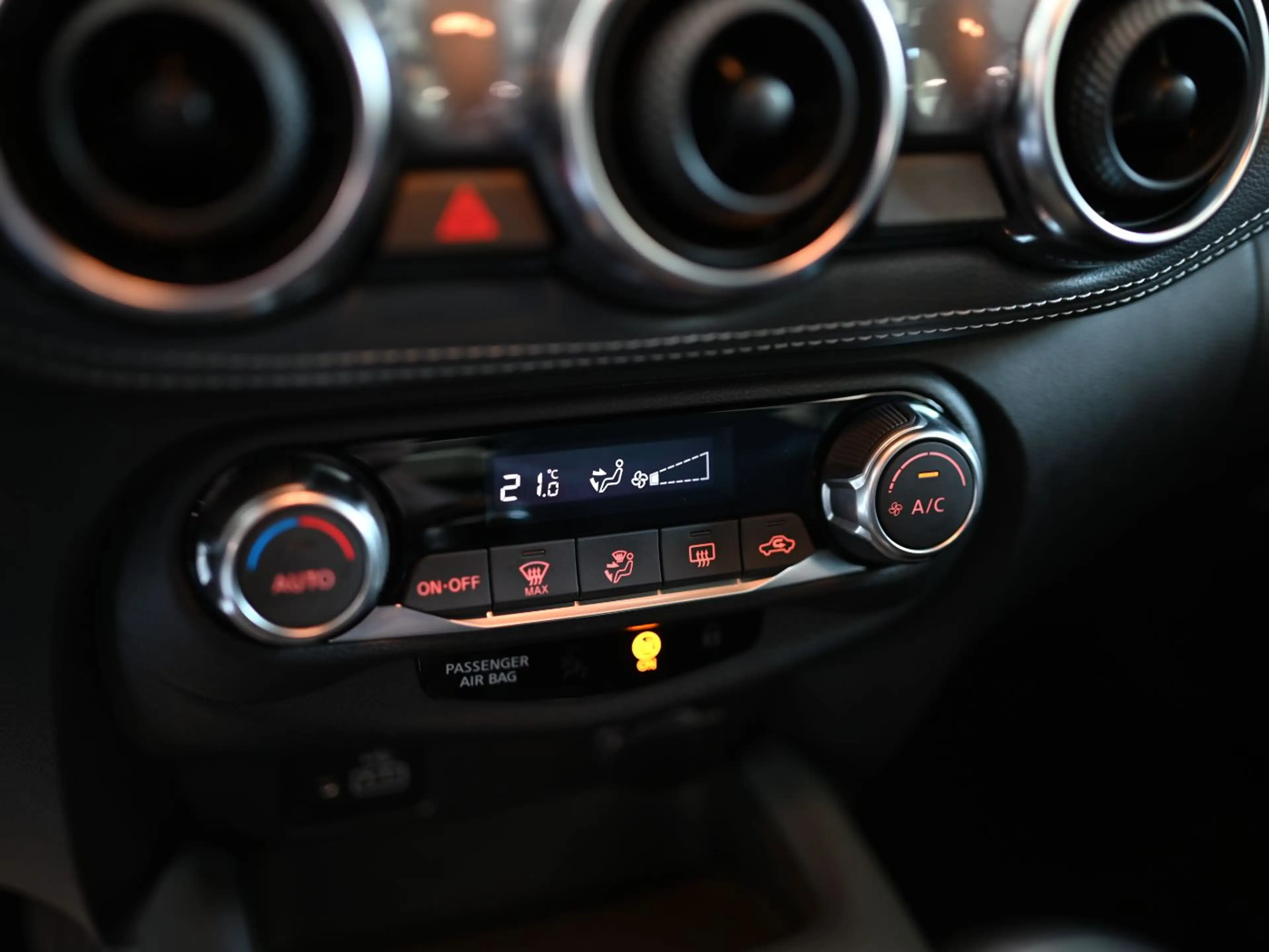 Nissan Juke 1.0 DIG-T ) N-Connecta LED+Navi+Kam.+KlimaA — photo 14