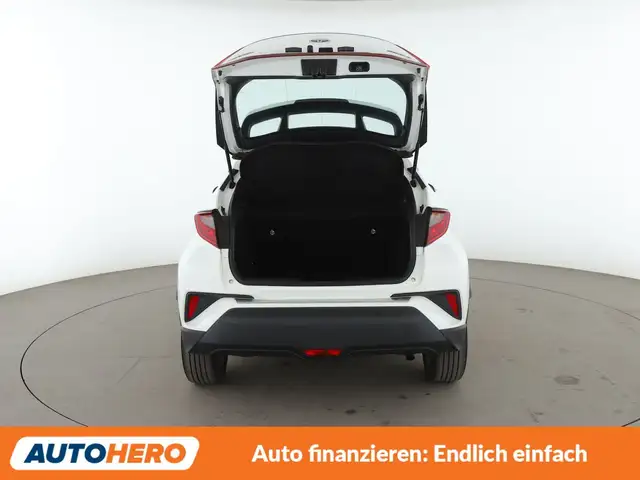 Toyota C-HR view 17