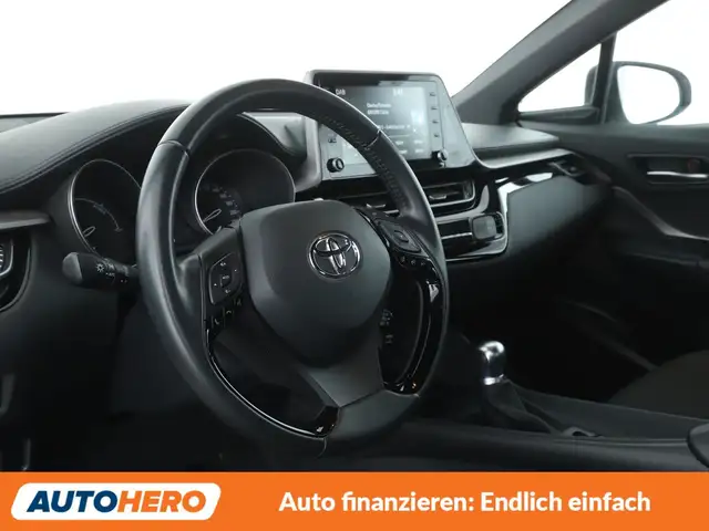 Toyota C-HR view 11