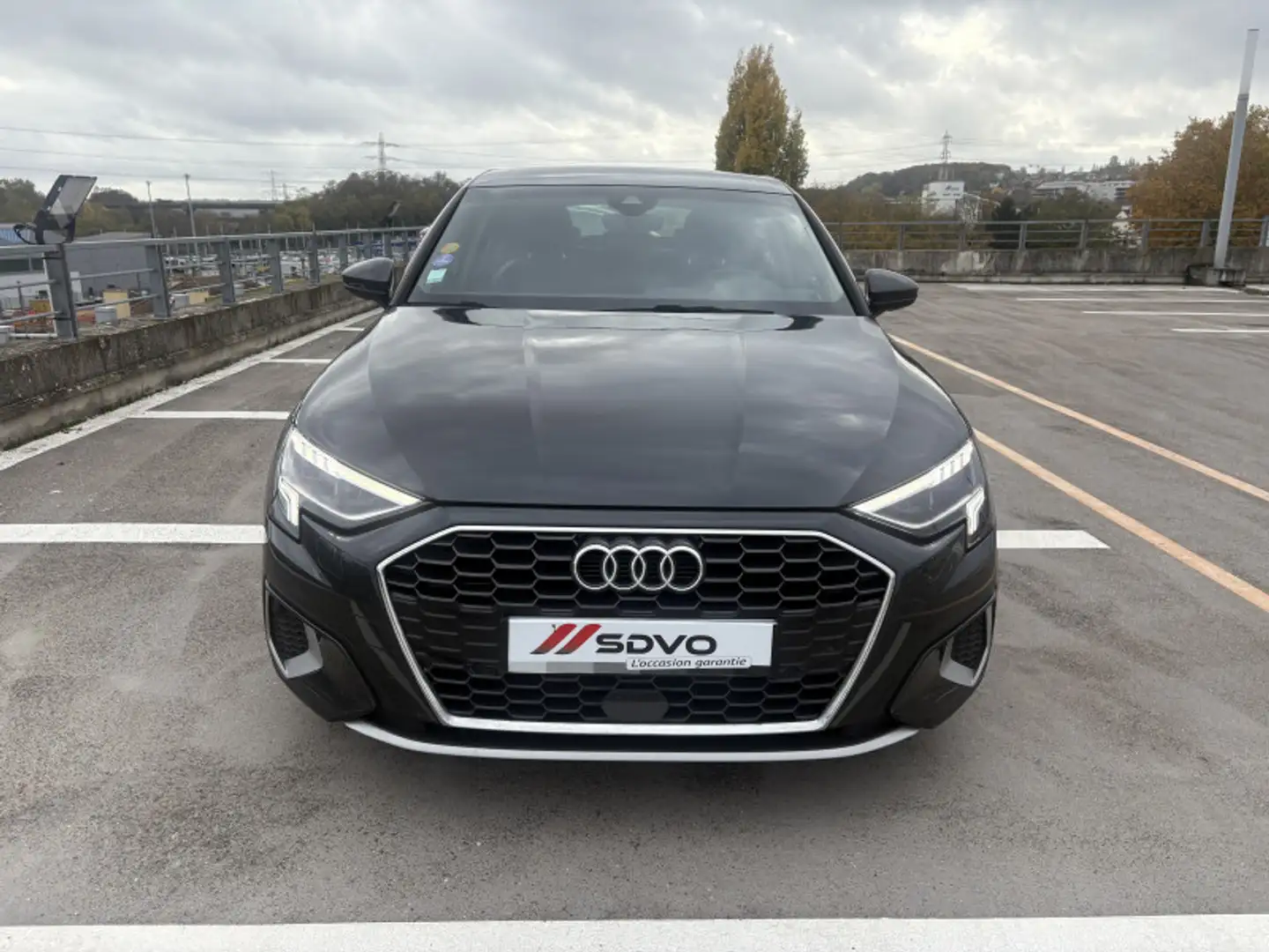 Audi A3 40 TFSI E 204CH DESIGN LUXE S TRONIC 6 Gris - 2