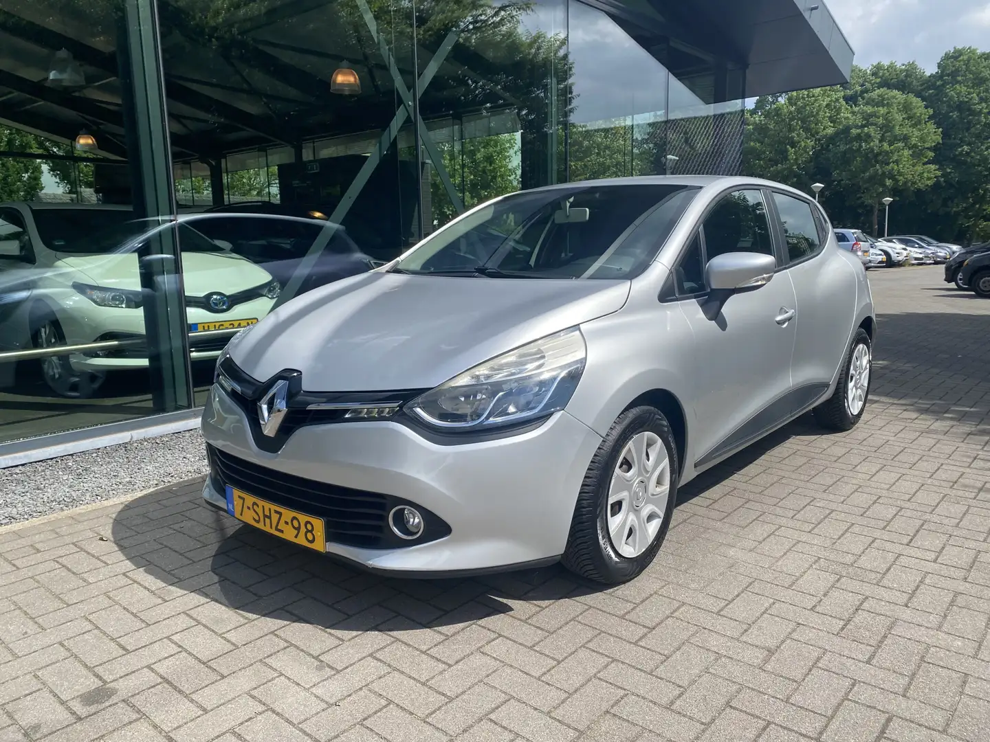 Renault Clio 0.9 TCe Expression Grijs - 1