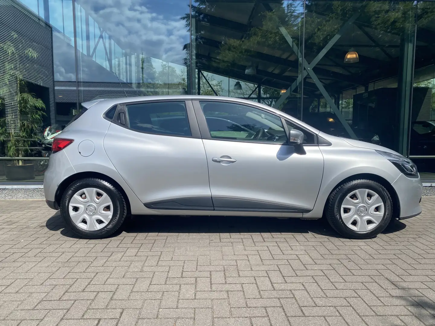Renault Clio 0.9 TCe Expression Grijs - 2