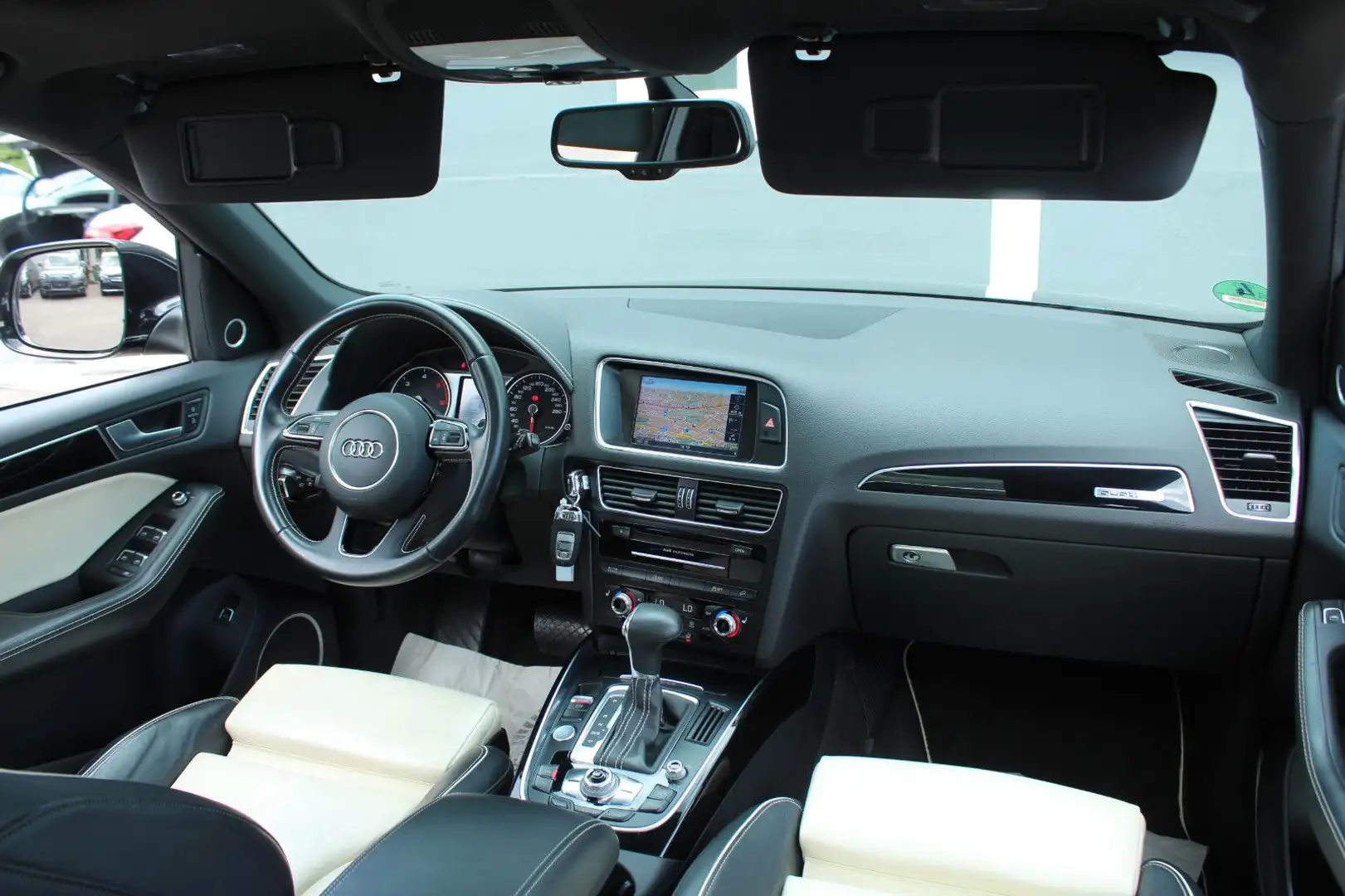 Audi Q5 3.0 TDI Quattro Exclusive|PANO|AHK|B&O|4xSHZ| Fekete - 2