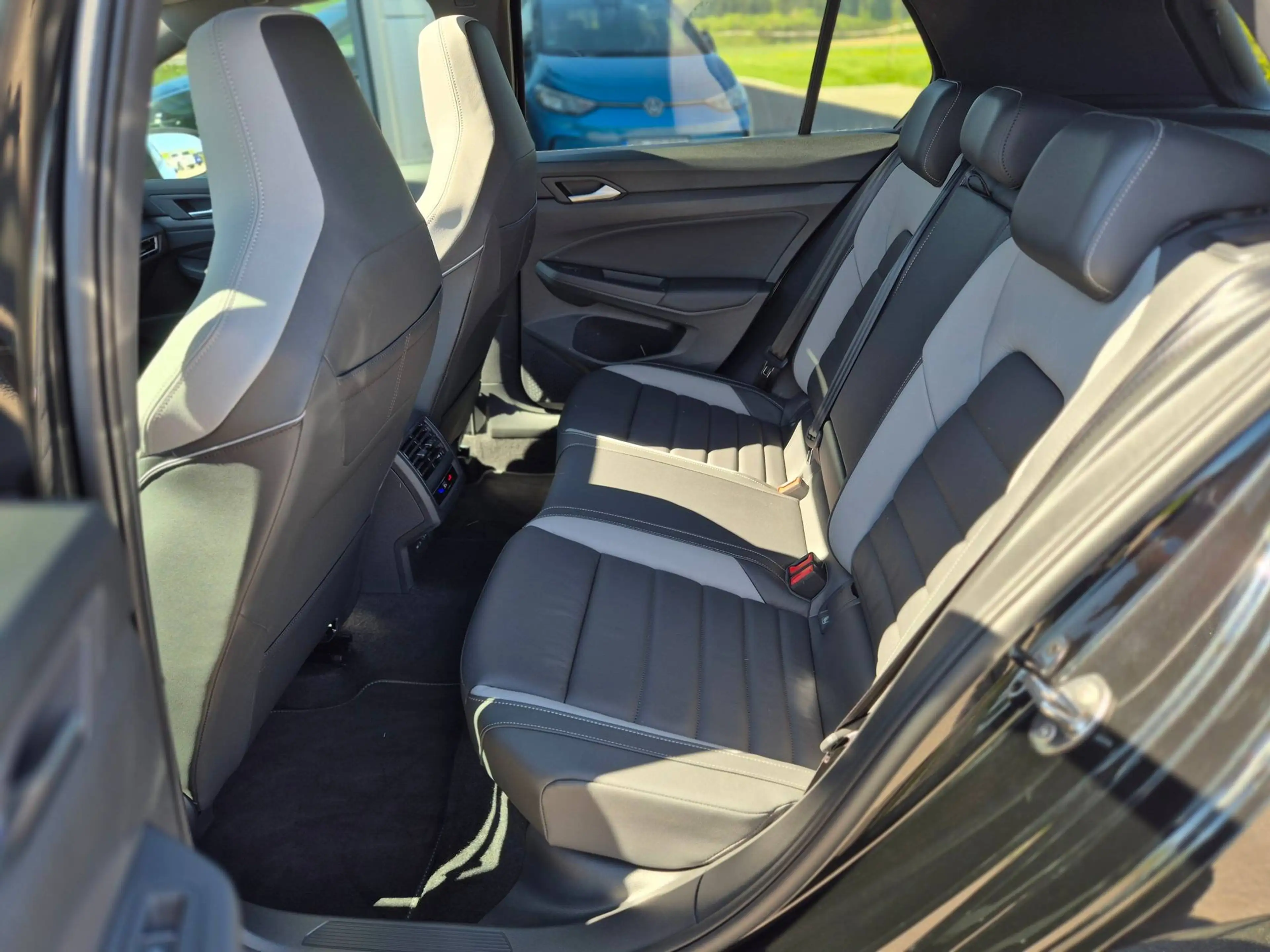Volkswagen Golf GTE 1.5 TSI eHybrid 272 PS DSG VOLL/AHK/ASG2030/LEDER — photo 15
