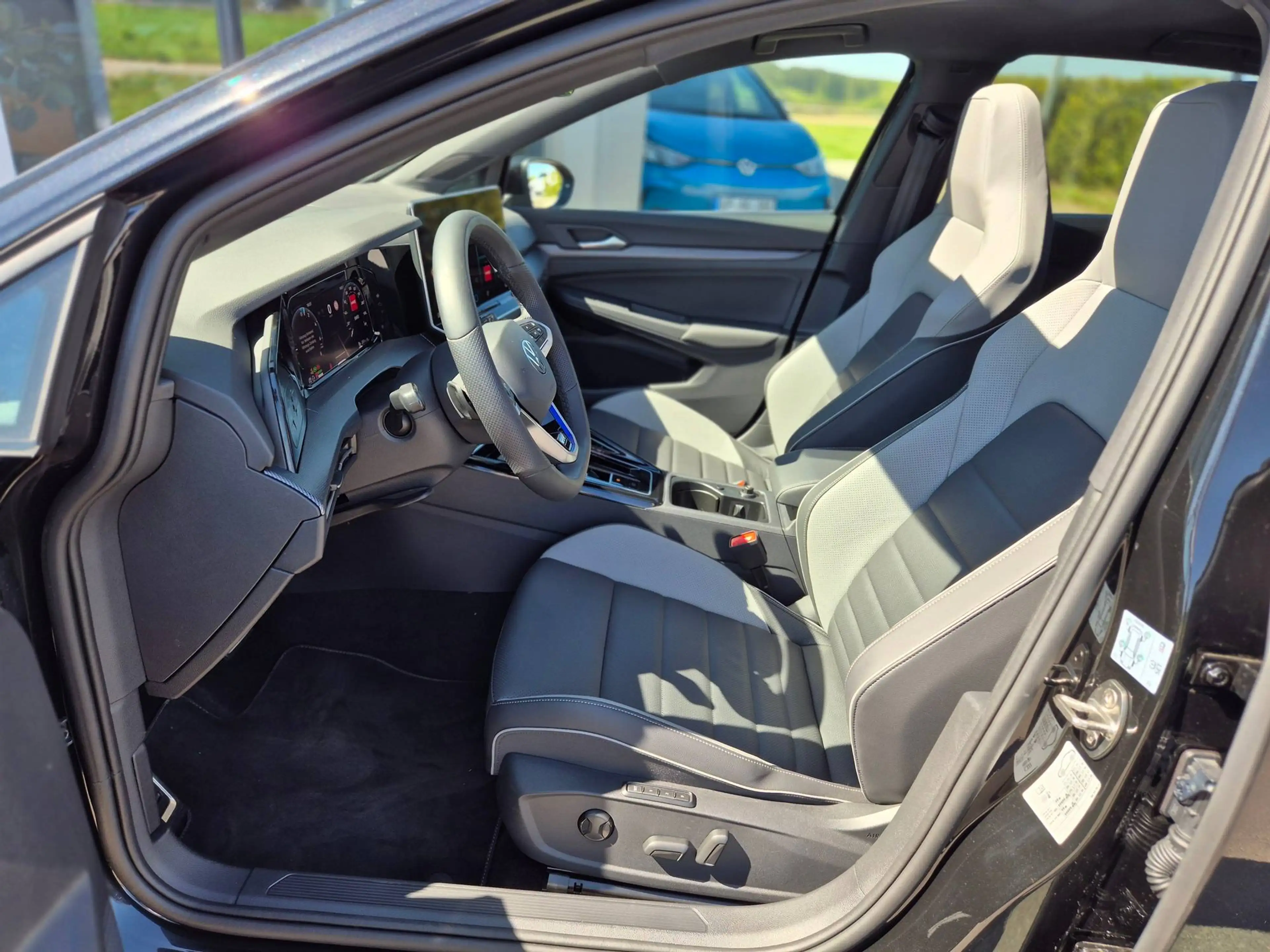 Volkswagen Golf GTE 1.5 TSI eHybrid 272 PS DSG VOLL/AHK/ASG2030/LEDER — photo 11
