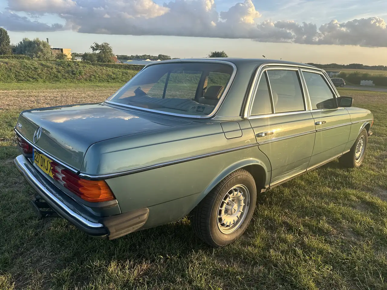 Mercedes-Benz 200 W123, foto 3
