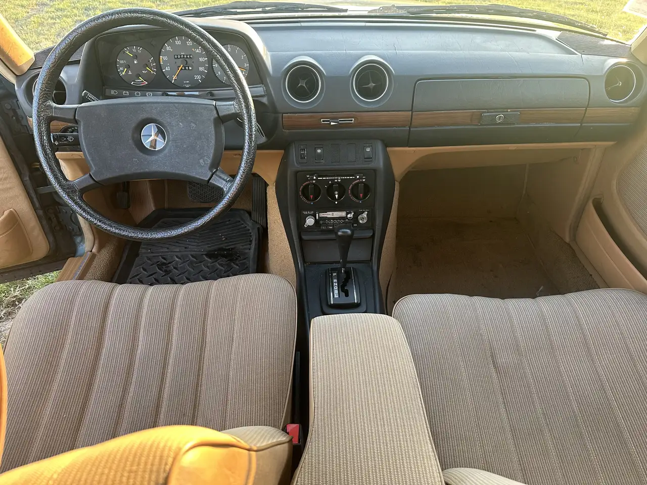Mercedes-Benz 200 W123, foto 6