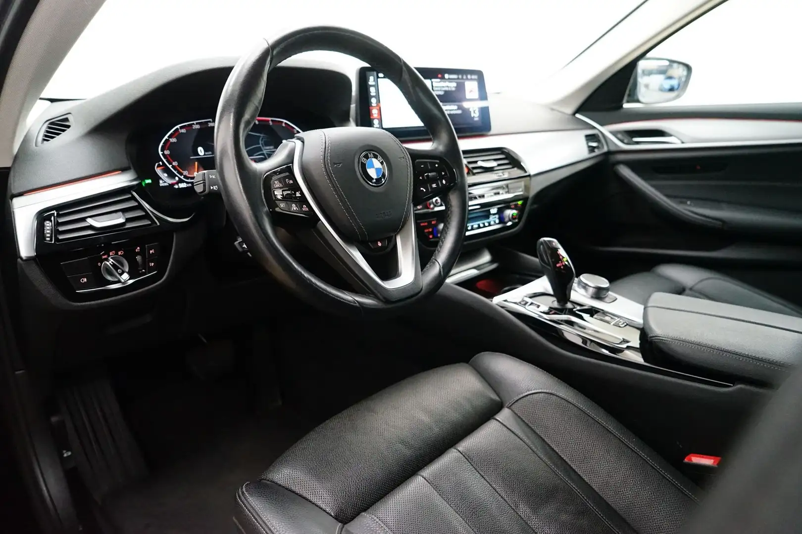 BMW 520 d xDrive Touring [LC Prof., ACC, Laser, Komfortsit Zwart - 2