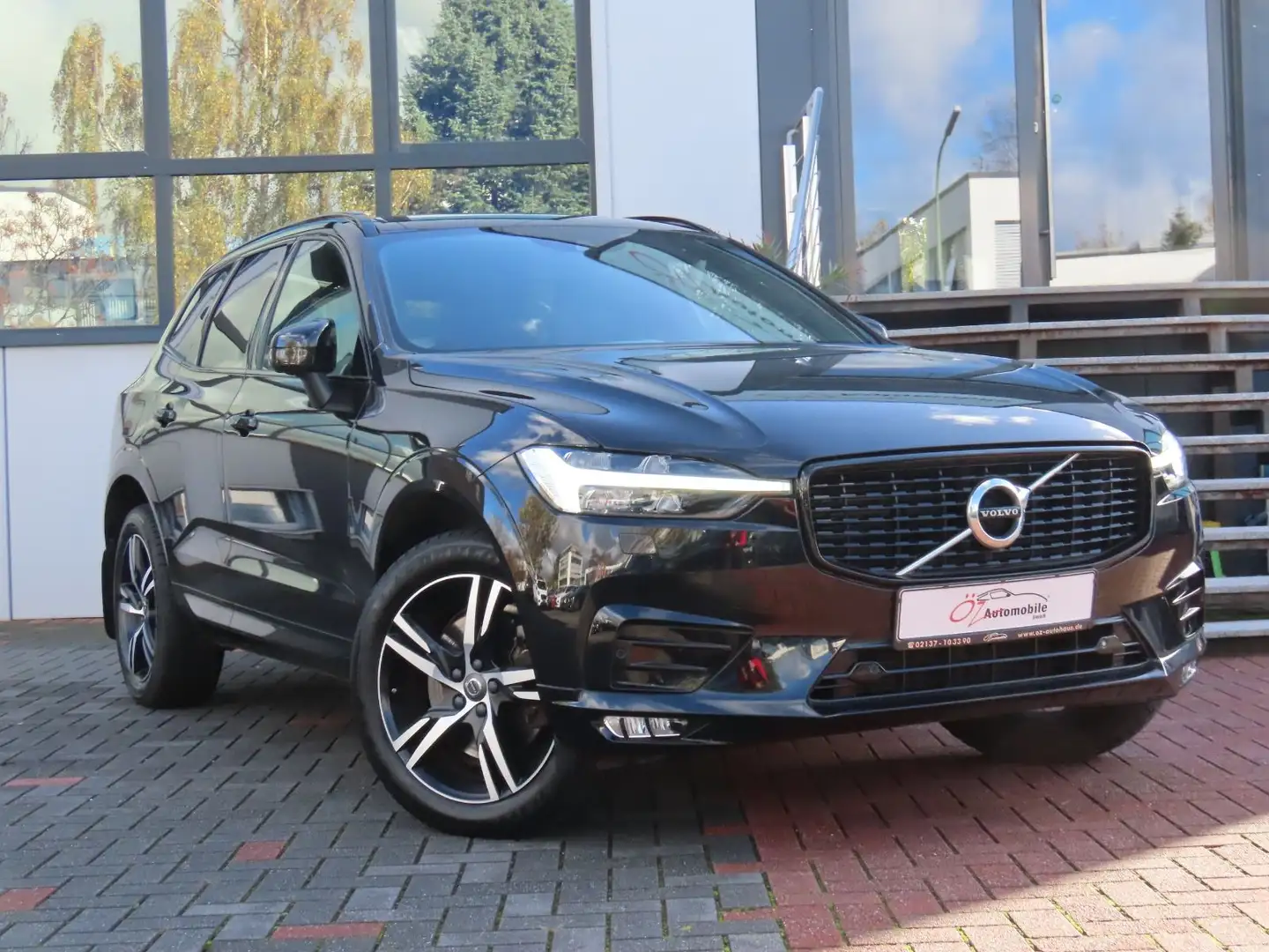 Volvo XC60 B4 AWD Autom. Leder HeadUp Memory ACC Noir - 1