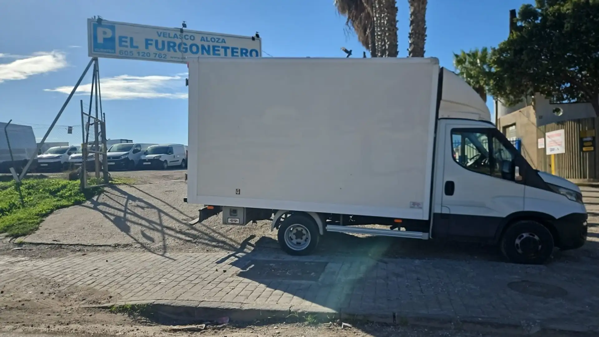 Iveco Daily Chasis Cabina 35C14 3750 136 Blanco - 1